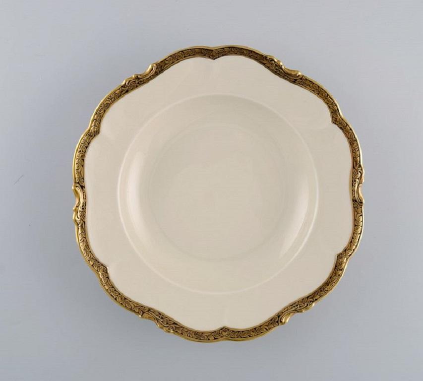 KPM, Berlin. Six Royal Ivory deep plates in cream-colored porcelain with gold decoration. 1920s.
Measures: 24.5 x 4 cm.
In excellent condition.
Stamped.