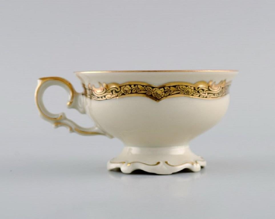 Allemand Six tasses à thé Royal Ivory avec soucoupes en porcelaine de couleur crème KPM, Berlin en vente
