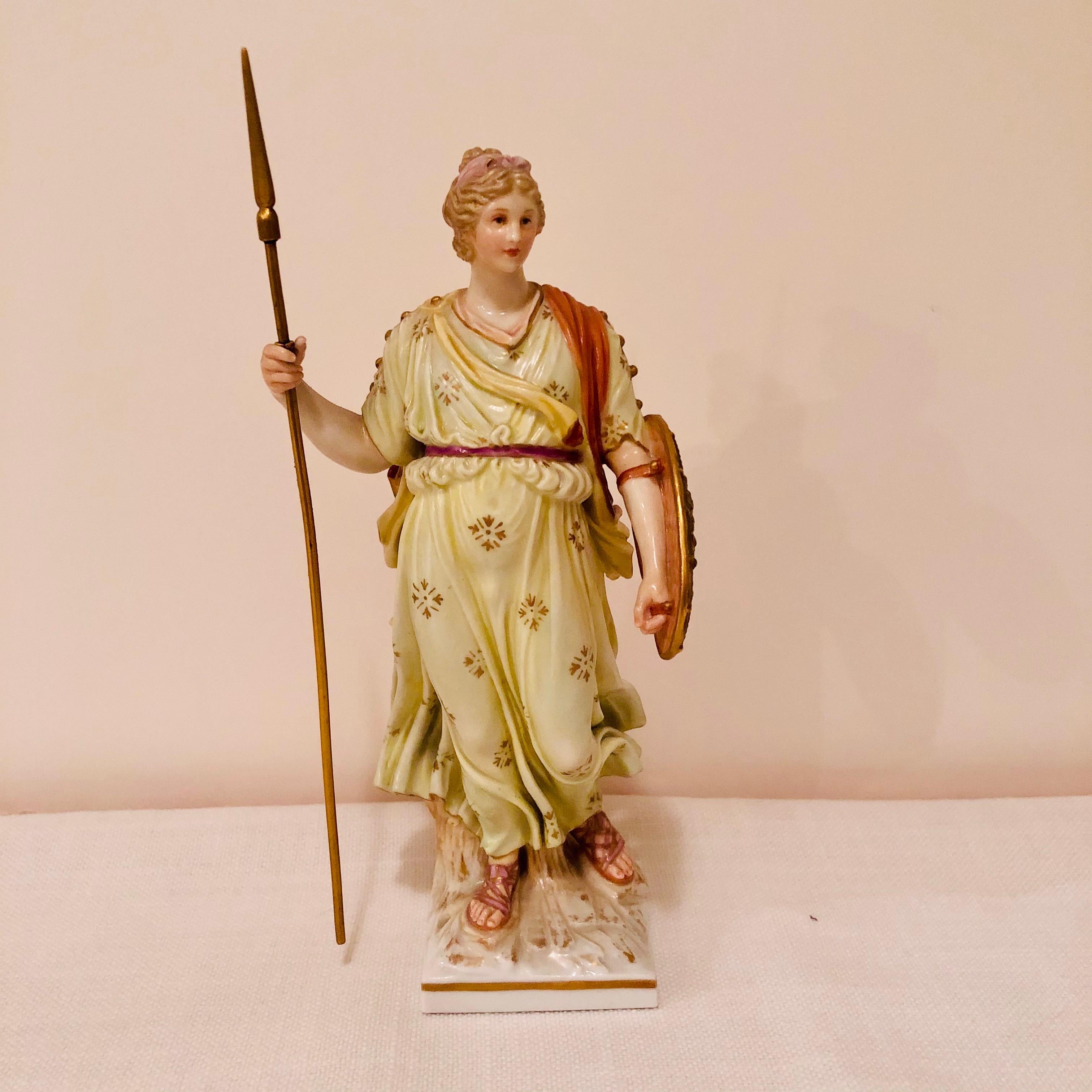 KPM-Figur einer Lady Warrior, die einen Speer und ein Schild mit einem Gesicht und Flügeln hält im Angebot 5