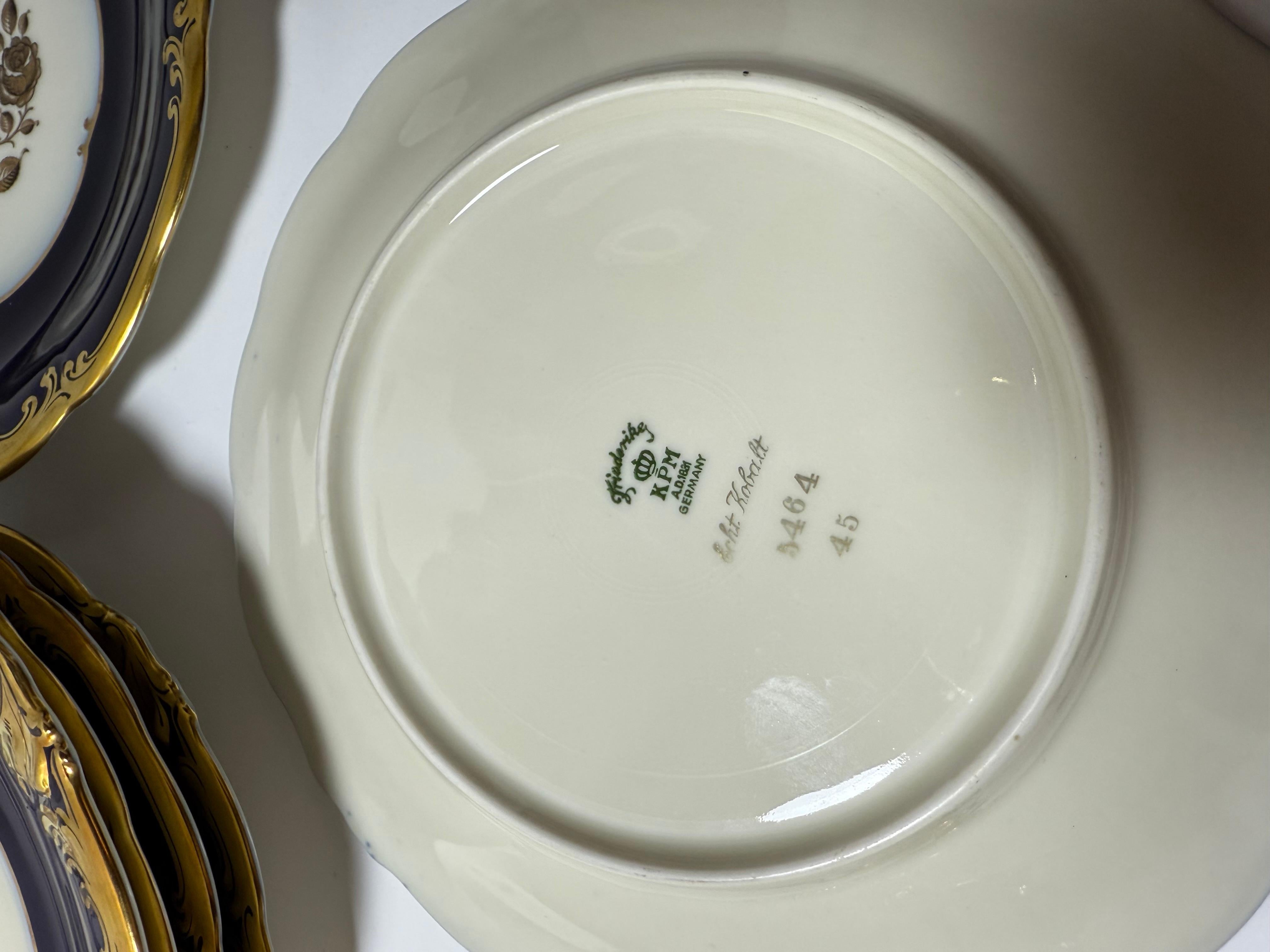 KPM Allemagne Friederike 6 assiettes latérales en or cobalt en vente 3