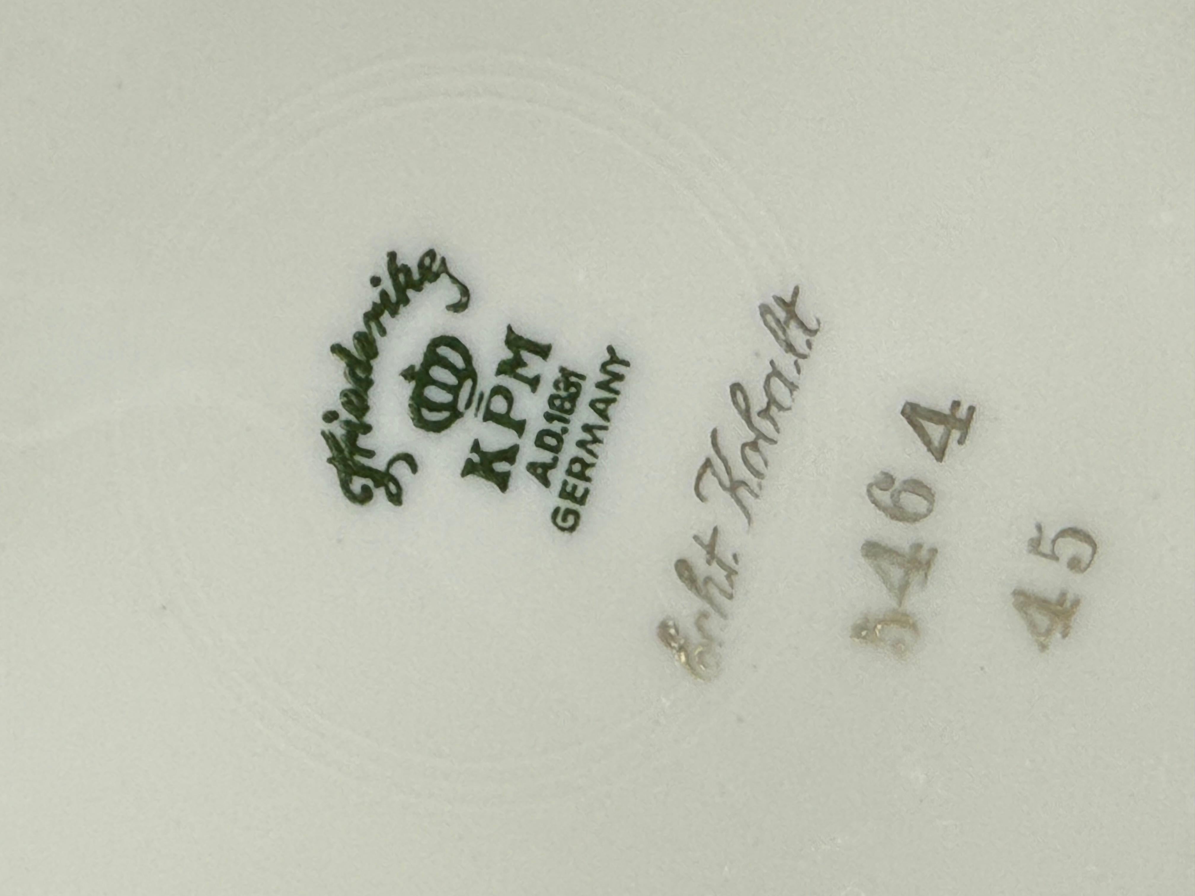 KPM Allemagne Friederike 6 assiettes latérales en or cobalt en vente 4