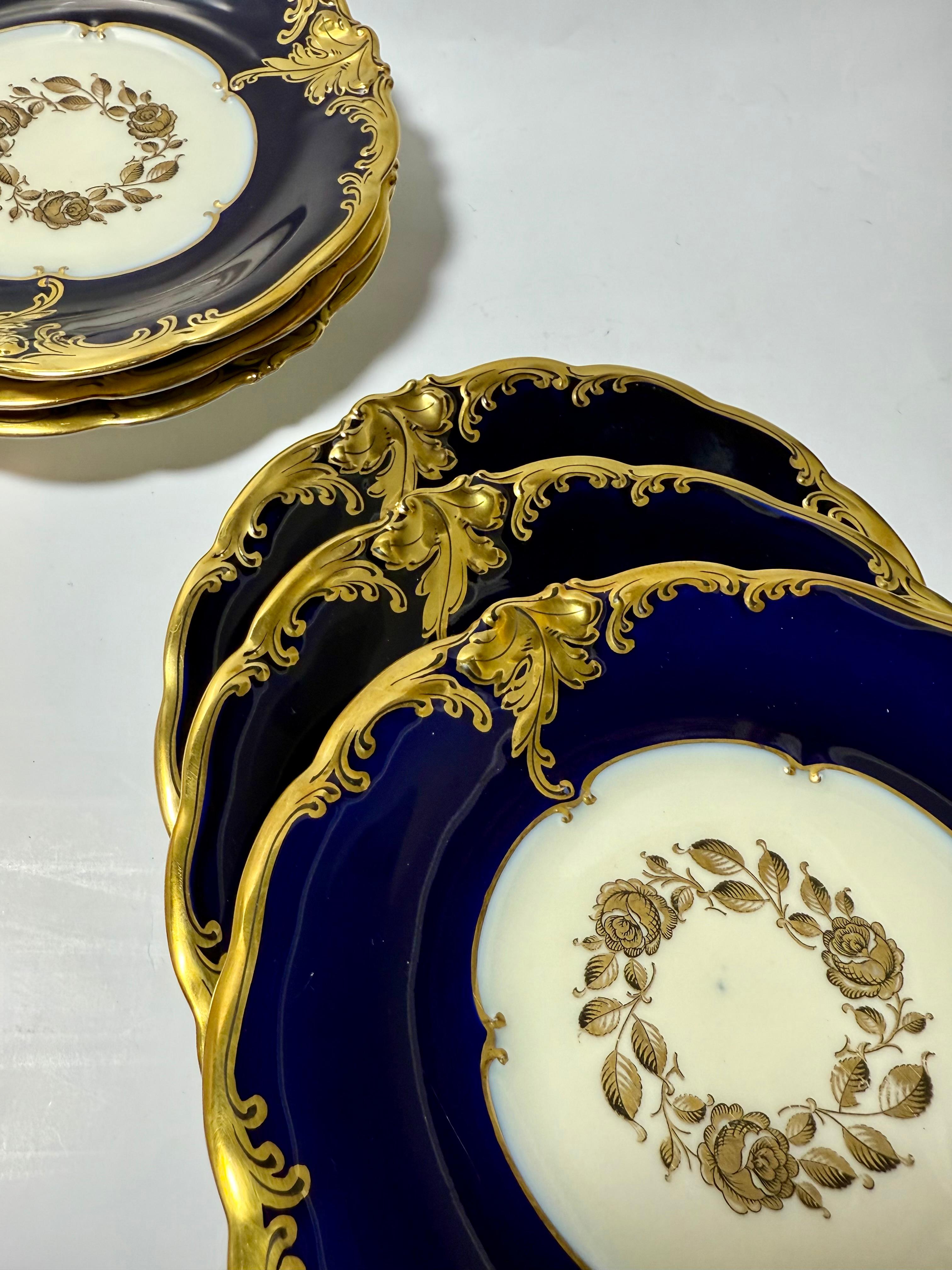 20ième siècle KPM Allemagne Friederike 6 assiettes latérales en or cobalt en vente