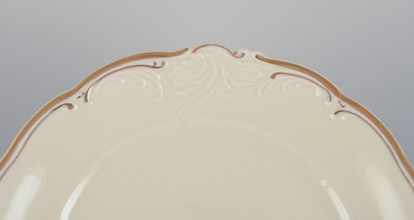 Polonais KPM, Pologne. Ensemble de quatre assiettes plates en porcelaine. en vente