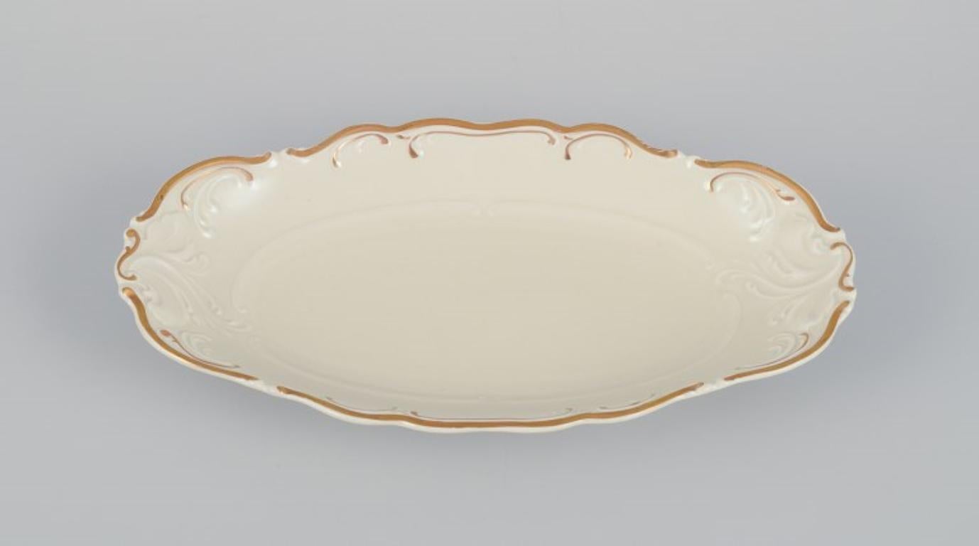 KPM, Poland. Three oblong porcelain platters.
Cream-colored with gold rim decoration.
Classic style.
1930s/1940s.
Marked.
In excellent condition.
Oval: L 23.5 cm x B 16.7 cm x 2.0 cm.
Rectangular: L 25.0 x B 14.0 cm x 3.0 cm.
