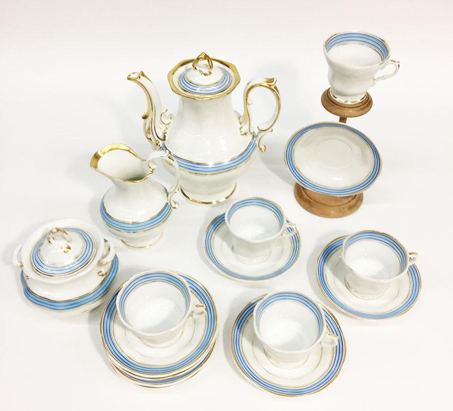 KPM porcelain coffee, tea service, 19th century, Germany

11 pieces KPM porcelain, marked with the scepter and KPM in blue
Tea/ coffee pot, a lidded sugar bowl, a milk jar, 5 complete cups and saucers and 3 extra saucers

19th century German