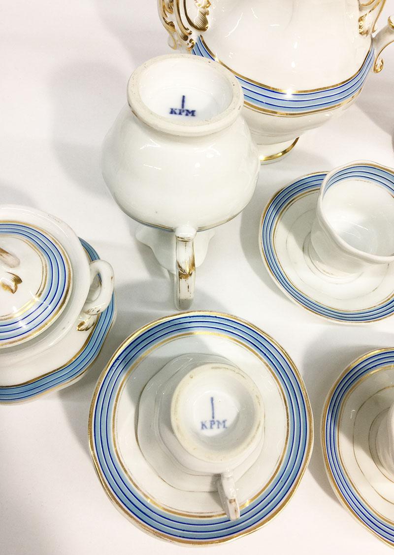 KPM Porcelain Coffee, Tea Service, 19th Century, Germany '1834-1837' In Good Condition For Sale In Delft, NL
