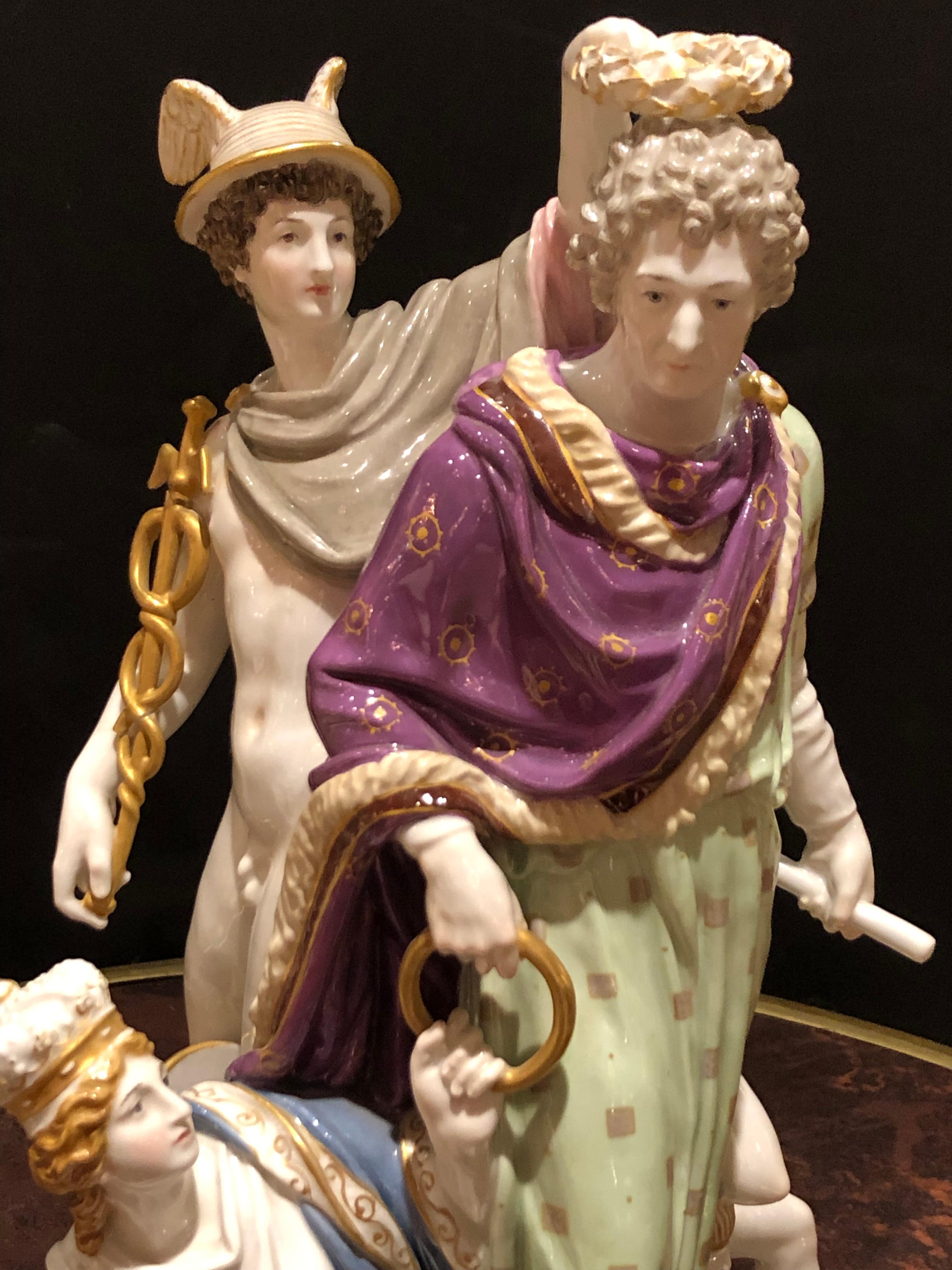 Gruppo di statuette in porcellana KPM dell'incoronazione di Cesare In condizioni ottime in vendita a Houston, TX