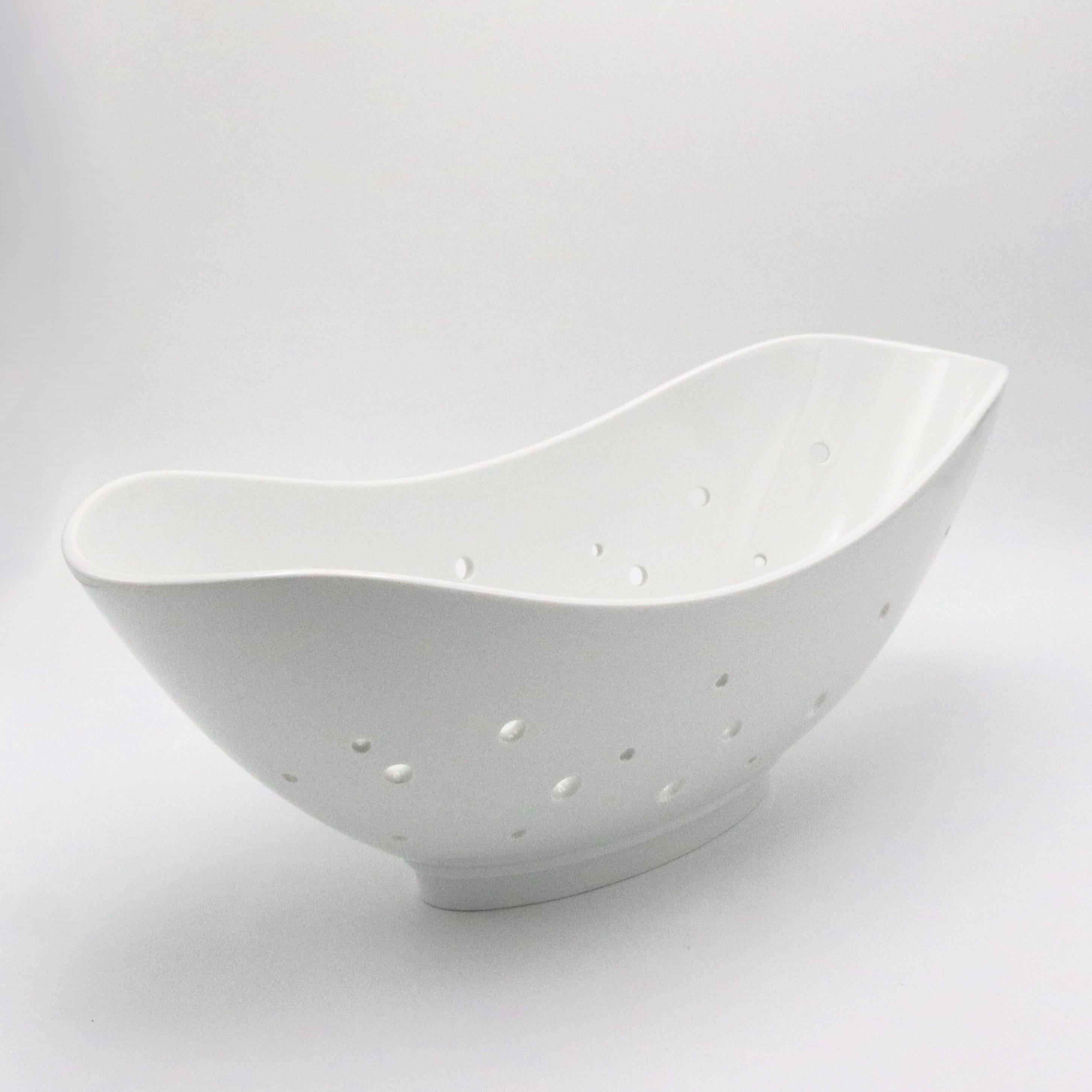 KPM Porcelain Flower Boat Allemagne 1960 Bon état - En vente à New York, NY