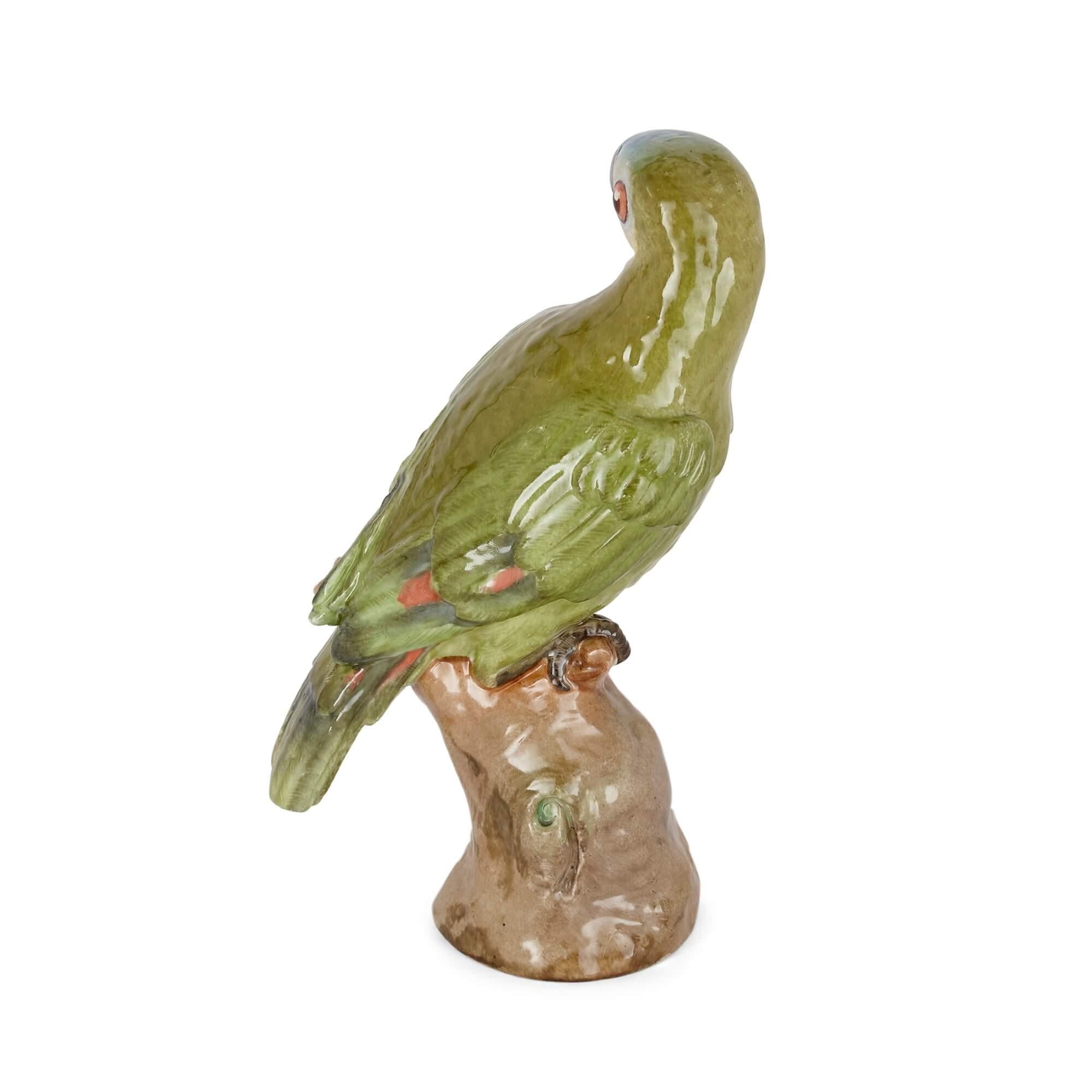 Ein KPM-Porzellanmodell eines Papageis, spätes 19. Jahrhundert (Belle Époque) im Angebot
