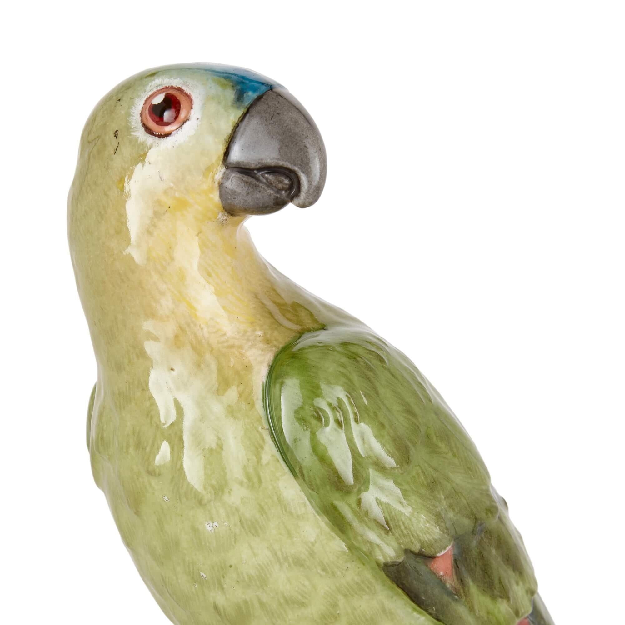 Ein KPM-Porzellanmodell eines Papageis, spätes 19. Jahrhundert (Deutsch) im Angebot