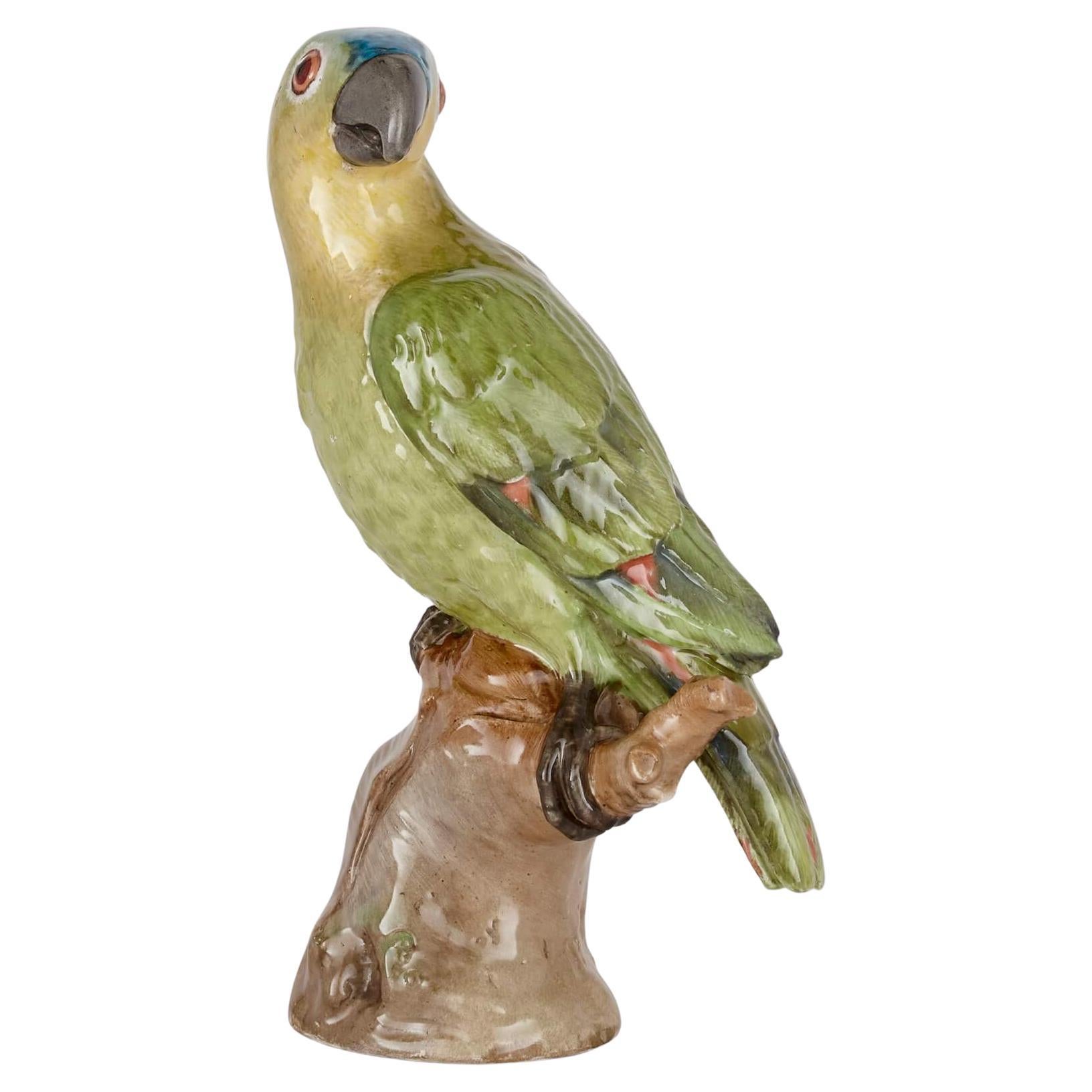 Ein KPM-Porzellanmodell eines Papageis, spätes 19. Jahrhundert