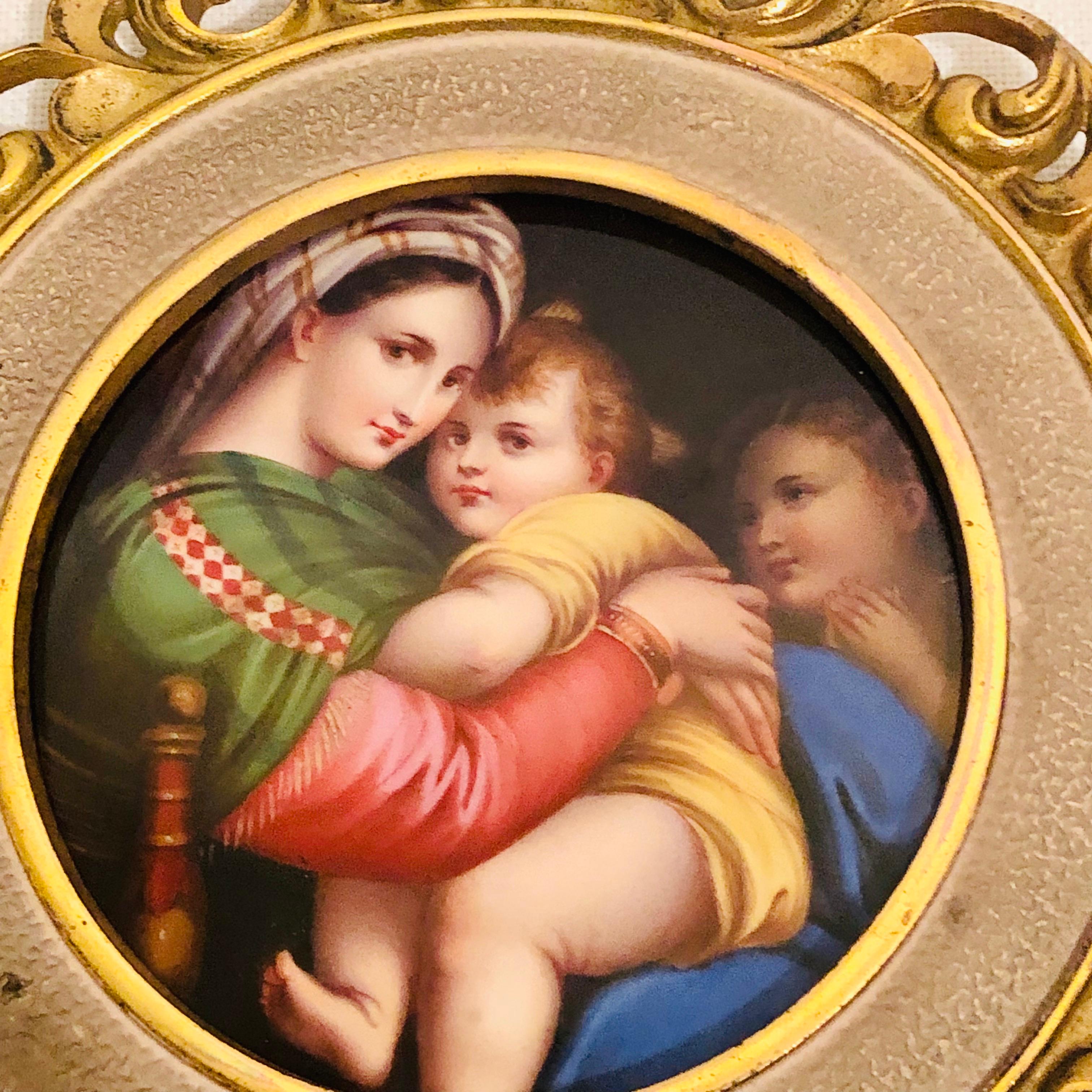 KPM Porcelain Plaque mit Maria und ihrem Kind nach der Madonna des Stuhlgemäldes (Handbemalt) im Angebot