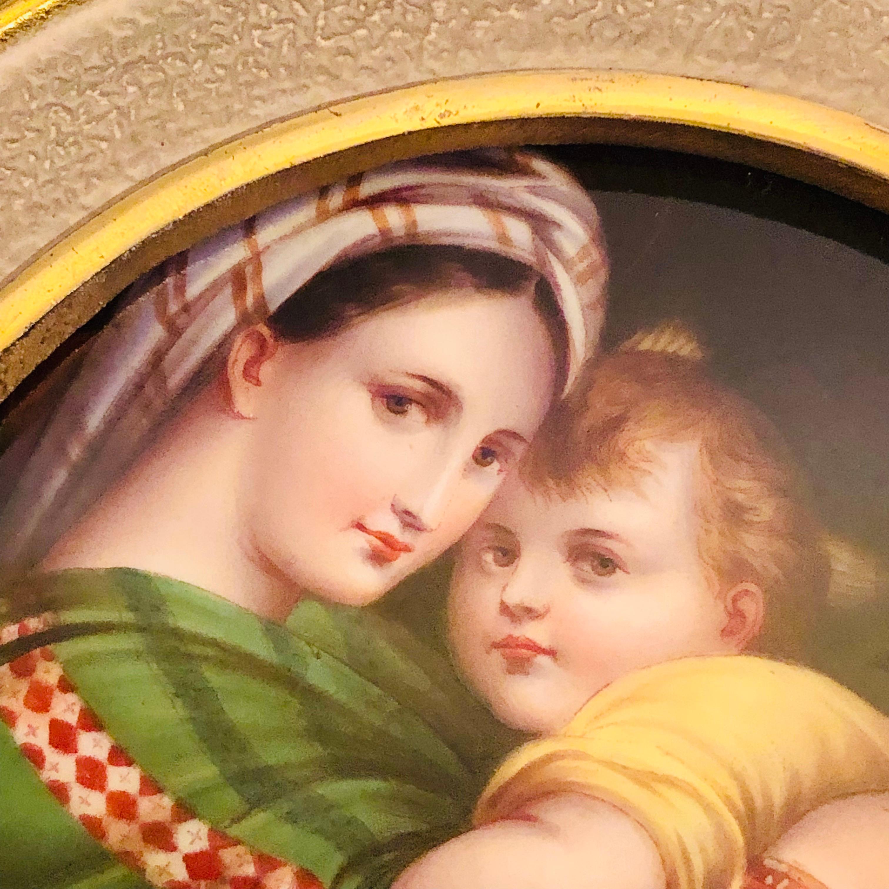 KPM Porcelain Plaque mit Maria und ihrem Kind nach der Madonna des Stuhlgemäldes im Zustand „Gut“ im Angebot in Boston, MA