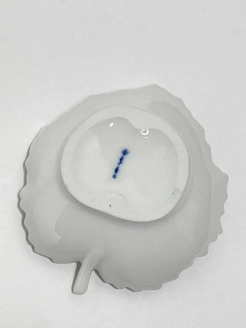 K.P.M. Royal Berlin porcelaine motif feuilles set de vaisselle Bon état - En vente à Delft, NL