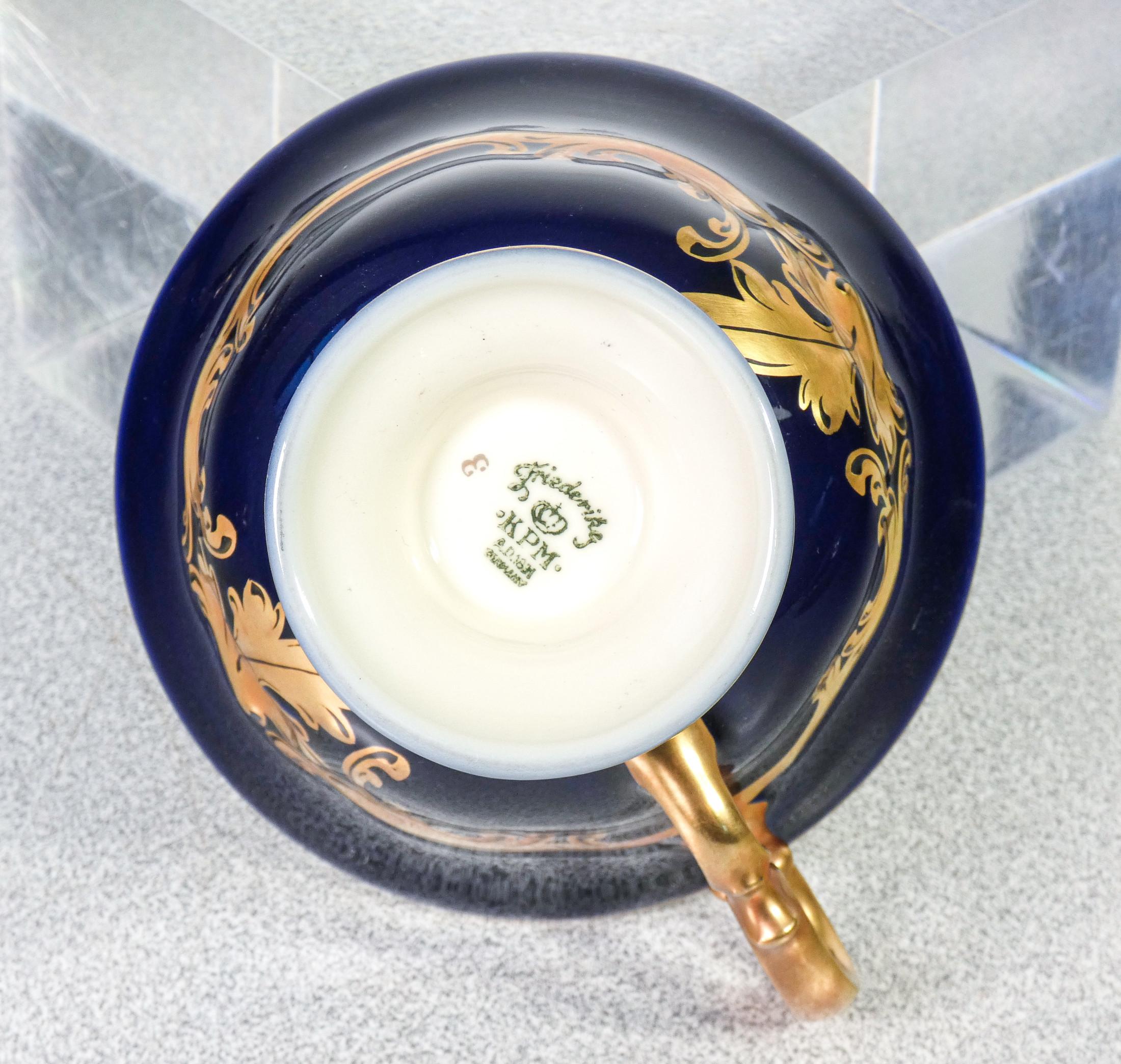 KPM-Tee- und Kaffeeservice, Friederike-Serie, Kobaltblau und Gold. Deutschland 30er Jahre 4
