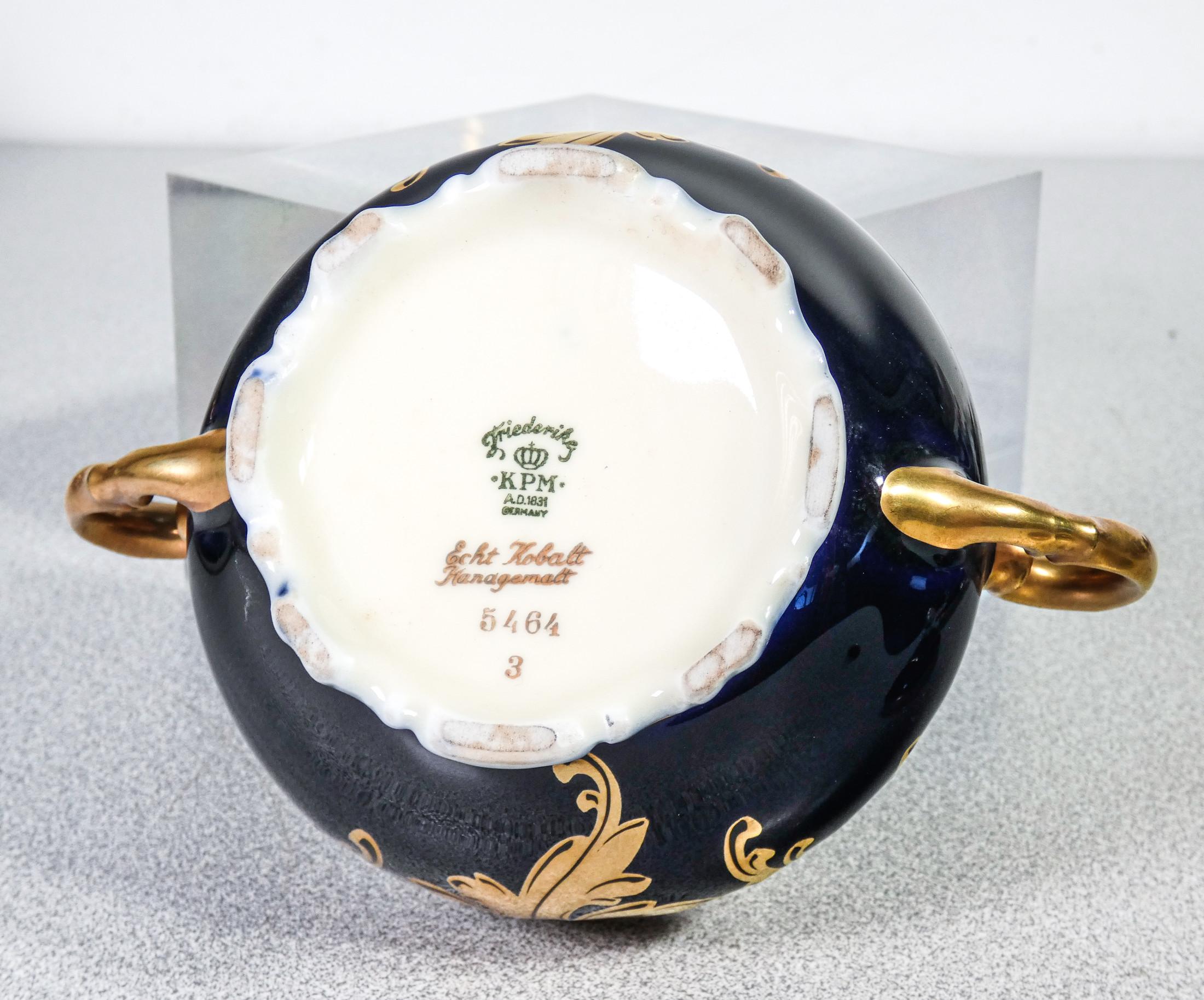 KPM-Tee- und Kaffeeservice, Friederike-Serie, Kobaltblau und Gold. Deutschland 30er Jahre 1