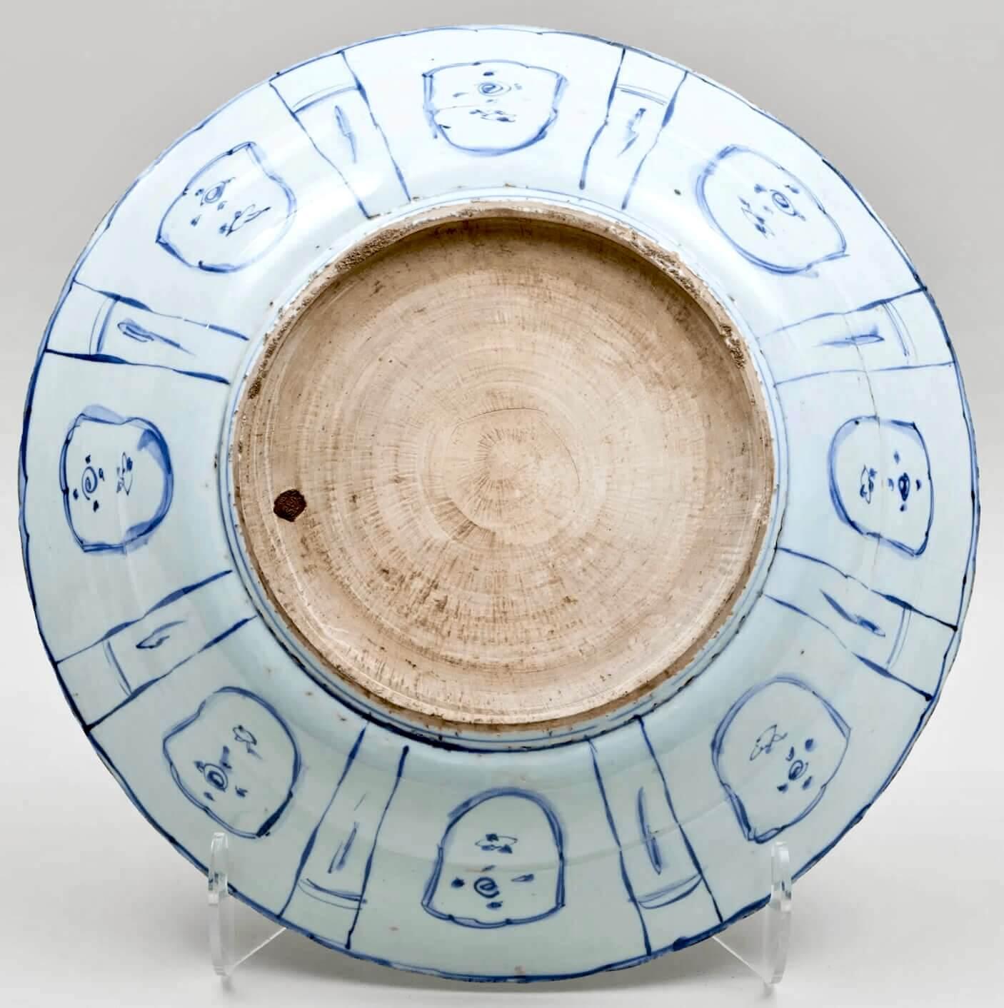 Cargador grande de porcelana azul y blanca 