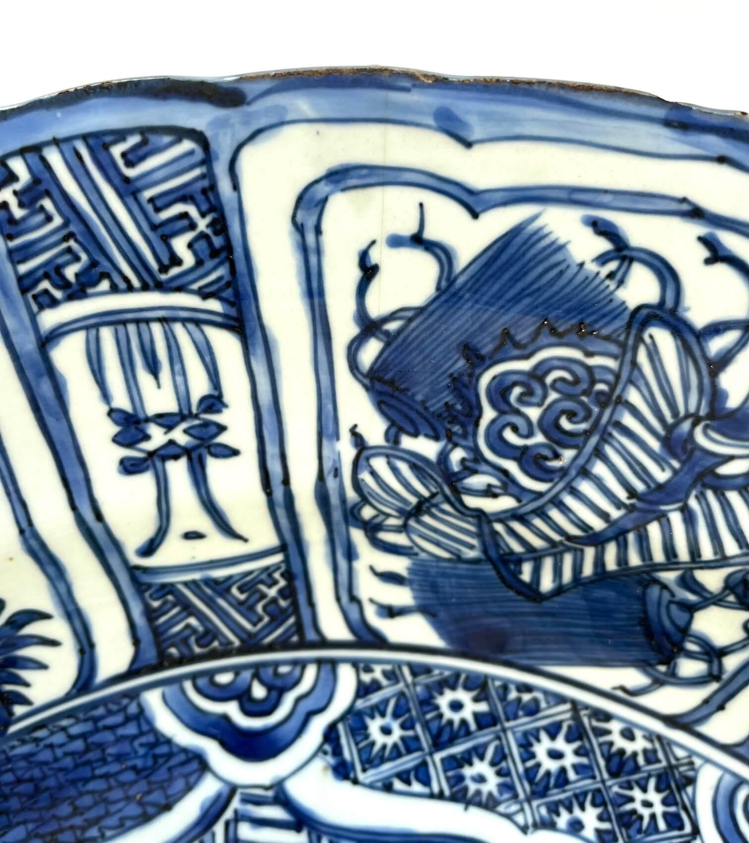 Cargador grande de porcelana azul y blanca 