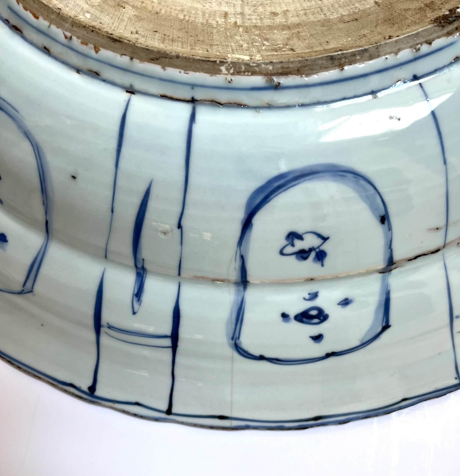 Cargador grande de porcelana azul y blanca 