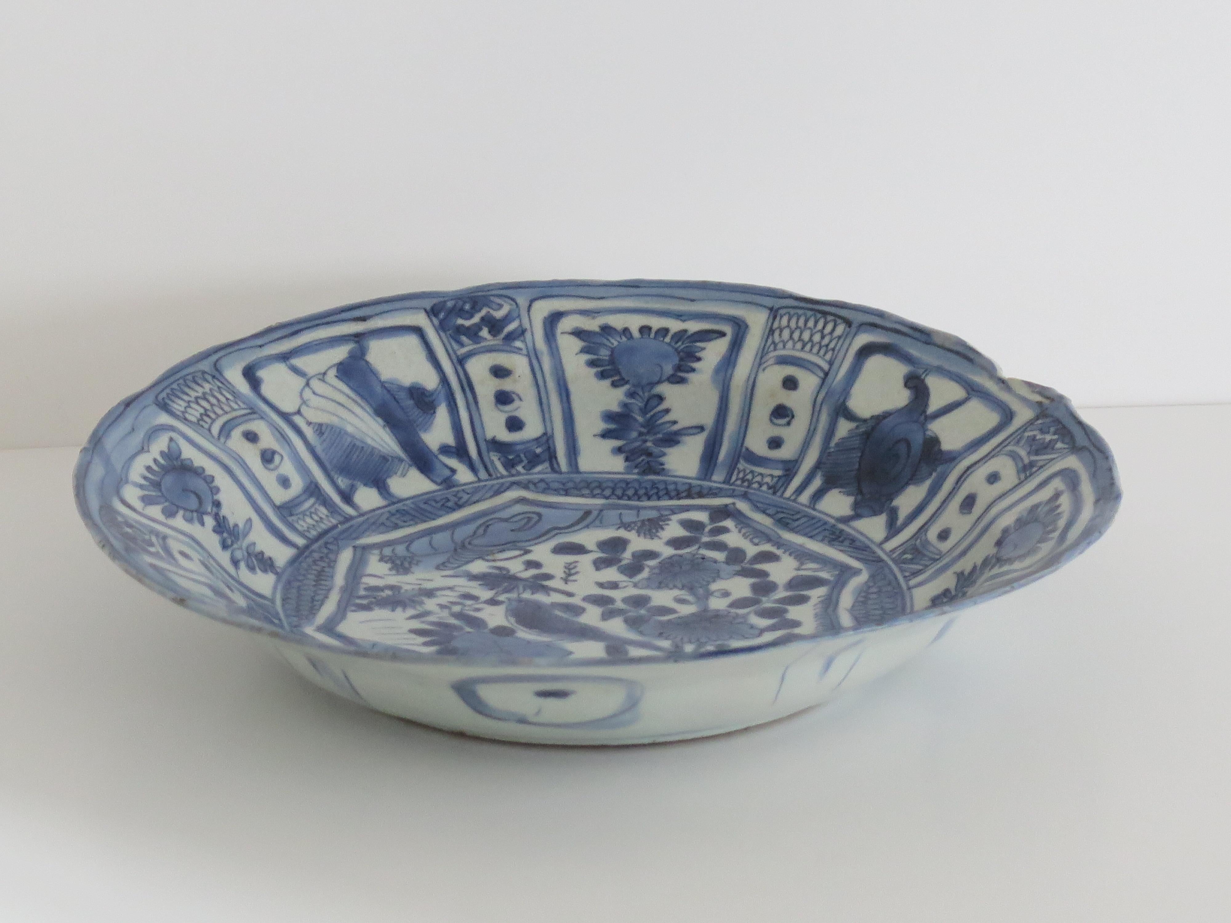 Kraak Chinese Porcelain Dish or Deep Plate Blue and White, Ming Wanli circa 1600 4
