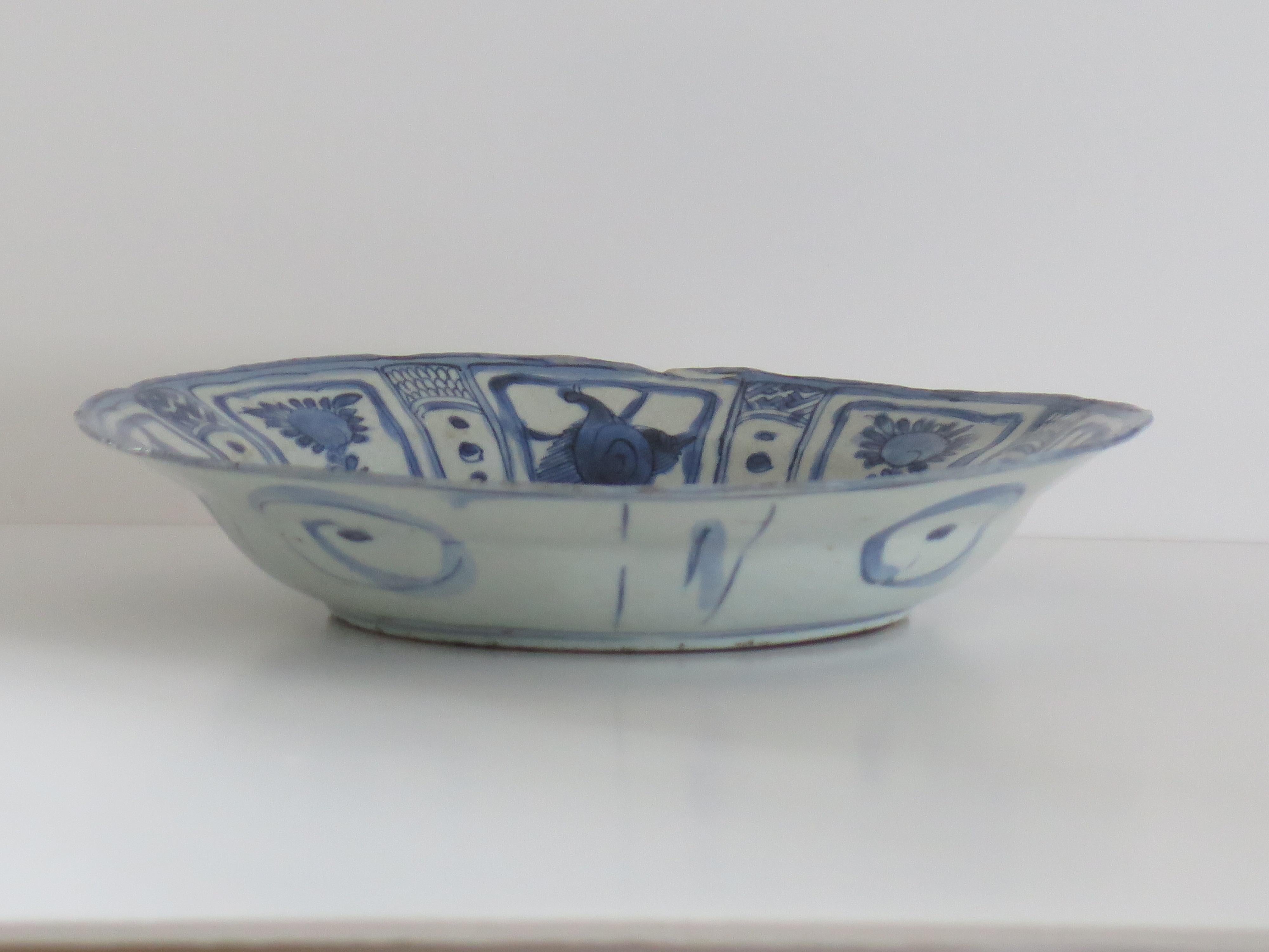 Kraak Chinese Porcelain Dish or Deep Plate Blue and White, Ming Wanli circa 1600 5