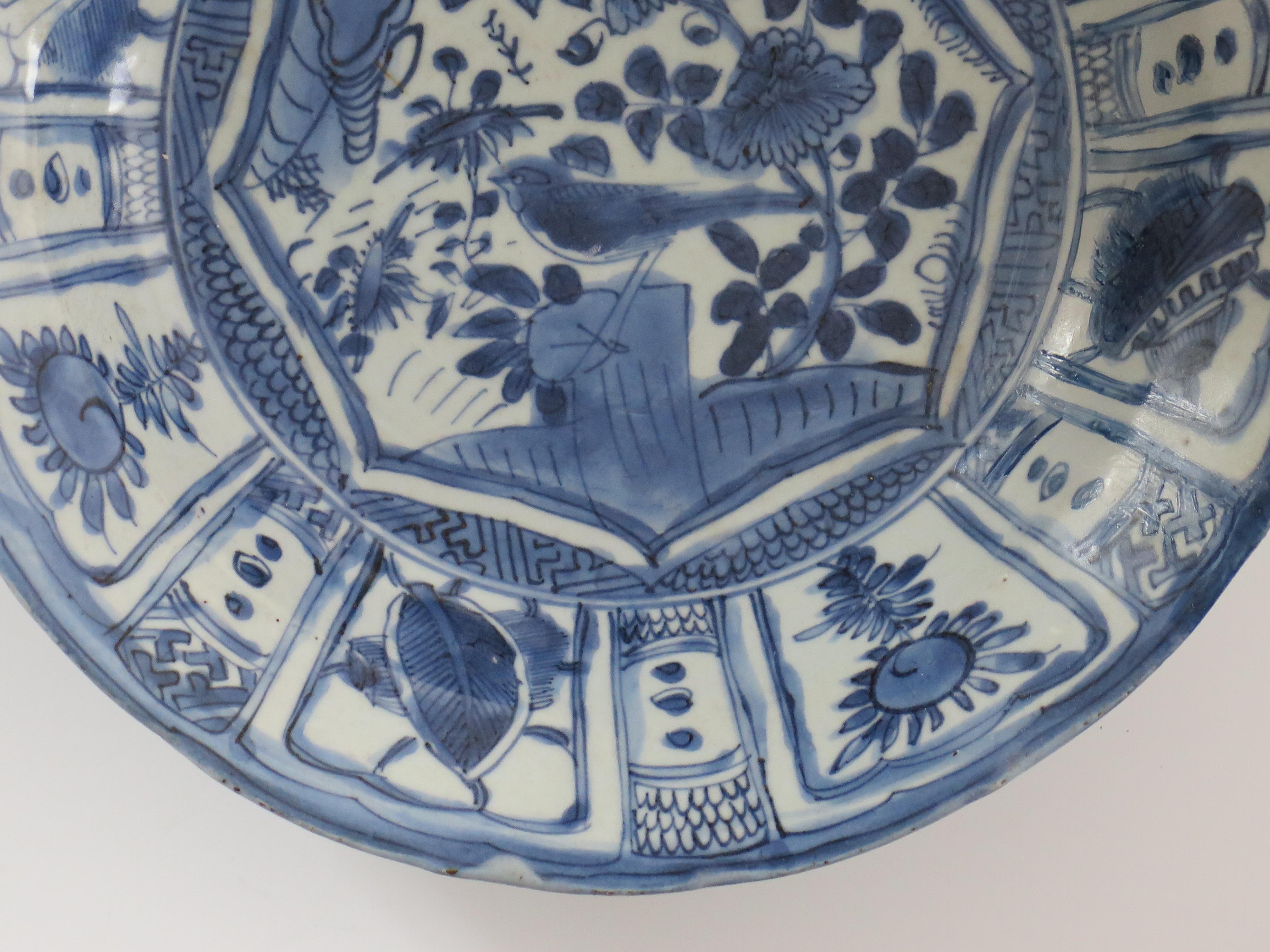 17th Century Kraak Chinese Porcelain Dish or Deep Plate Blue and White, Ming Wanli circa 1600