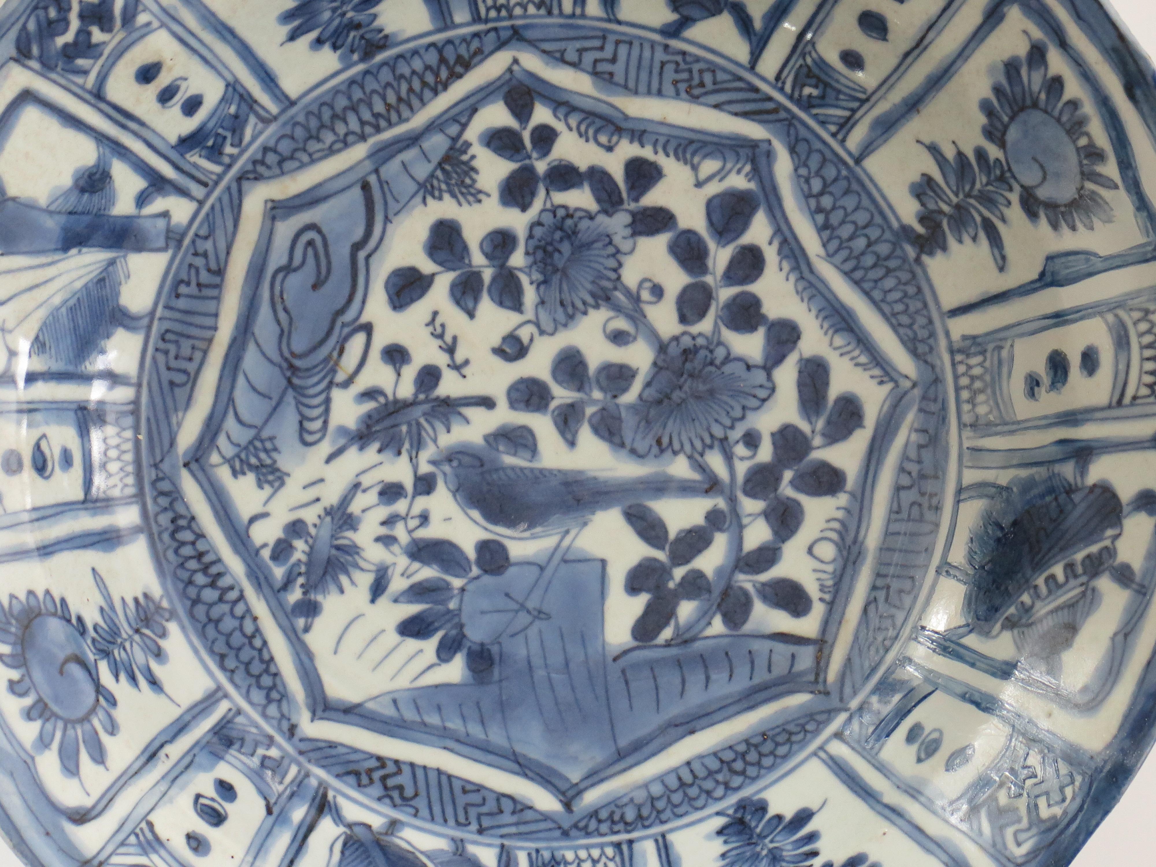 Kraak Chinese Porcelain Dish or Deep Plate Blue and White, Ming Wanli circa 1600 2