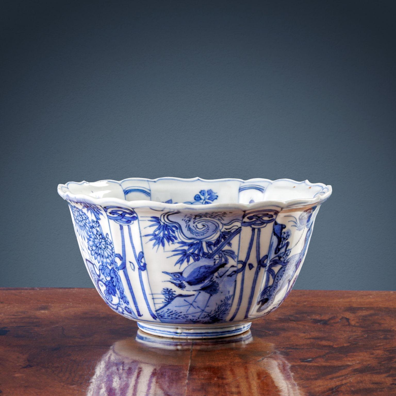 Kraak type porcelain bowl. It has polylobed border and it is painted in blue. It features decorations with birds, flowers and ornamental rocks within alternating reserves of tassels that descend from “ruyi”.

The interior is delicately decorated