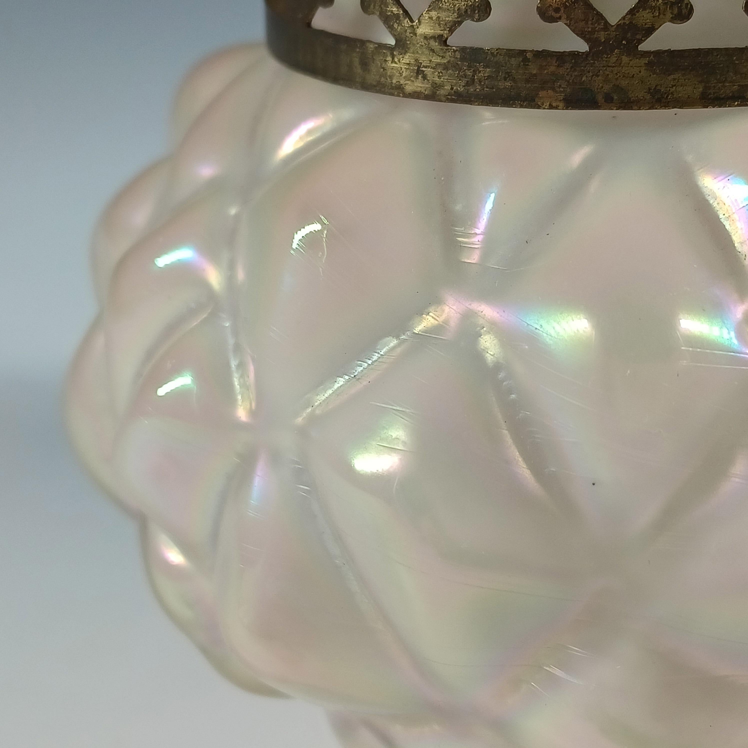 Jarrón de cristal nacarado iridiscente Kralik Art Nouveau 1900 Hecho a mano en venta
