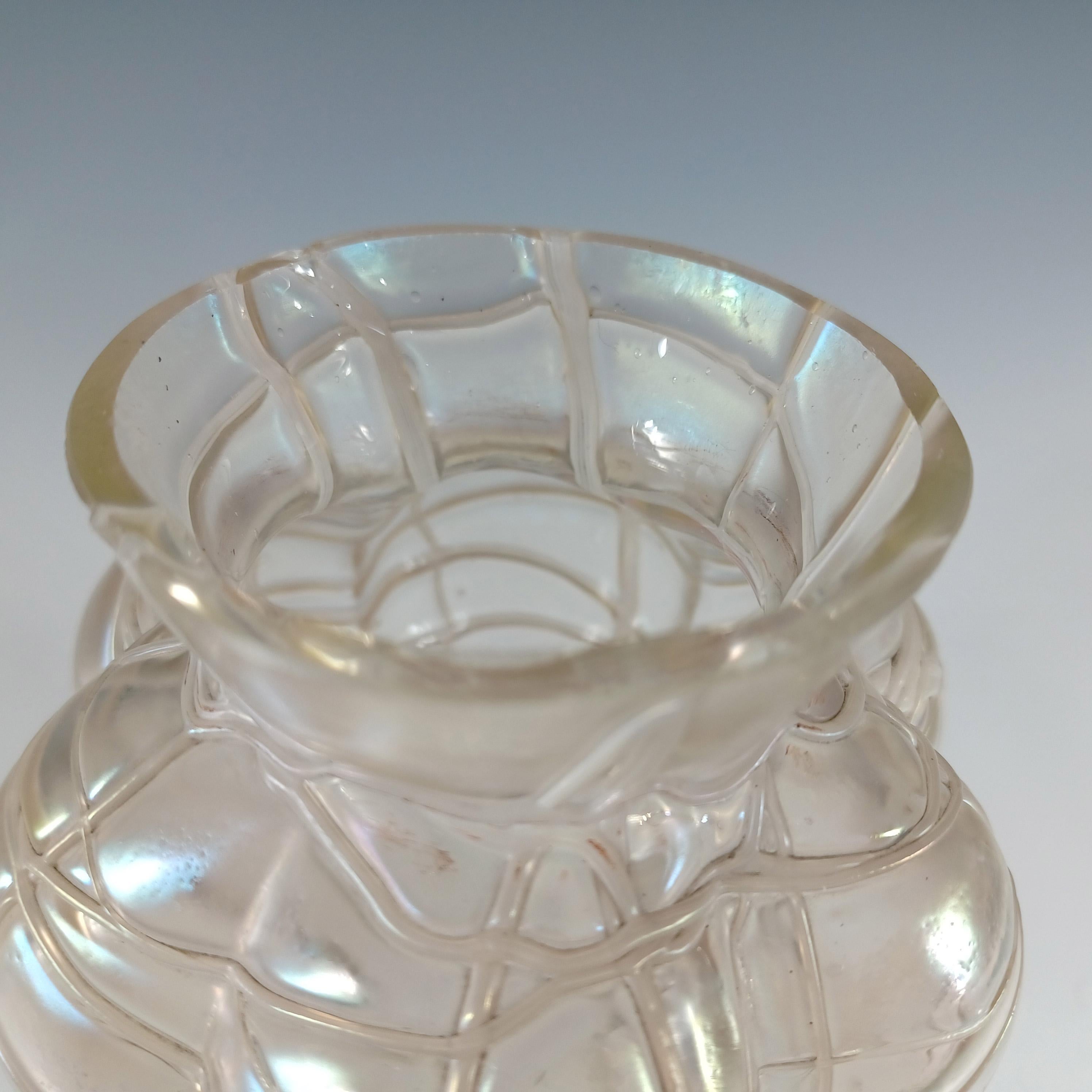 Hand-Crafted Kralik Art Nouveau 1900's Iridescent Veined Glass Vase For Sale