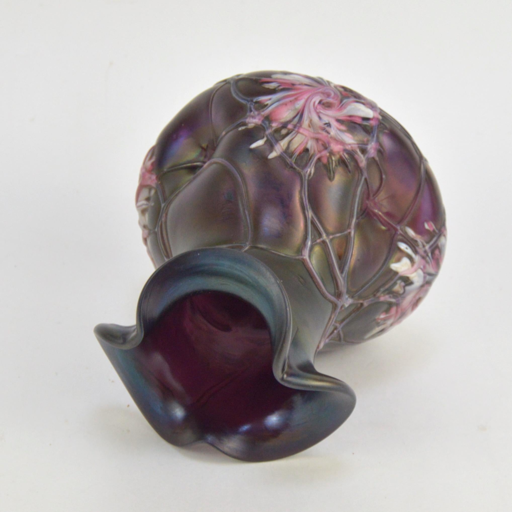 Late 19th Century Kralik Art Nouveau Iridescent Glass Vase Pallme-Konig and Habel, Teplitz For Sale