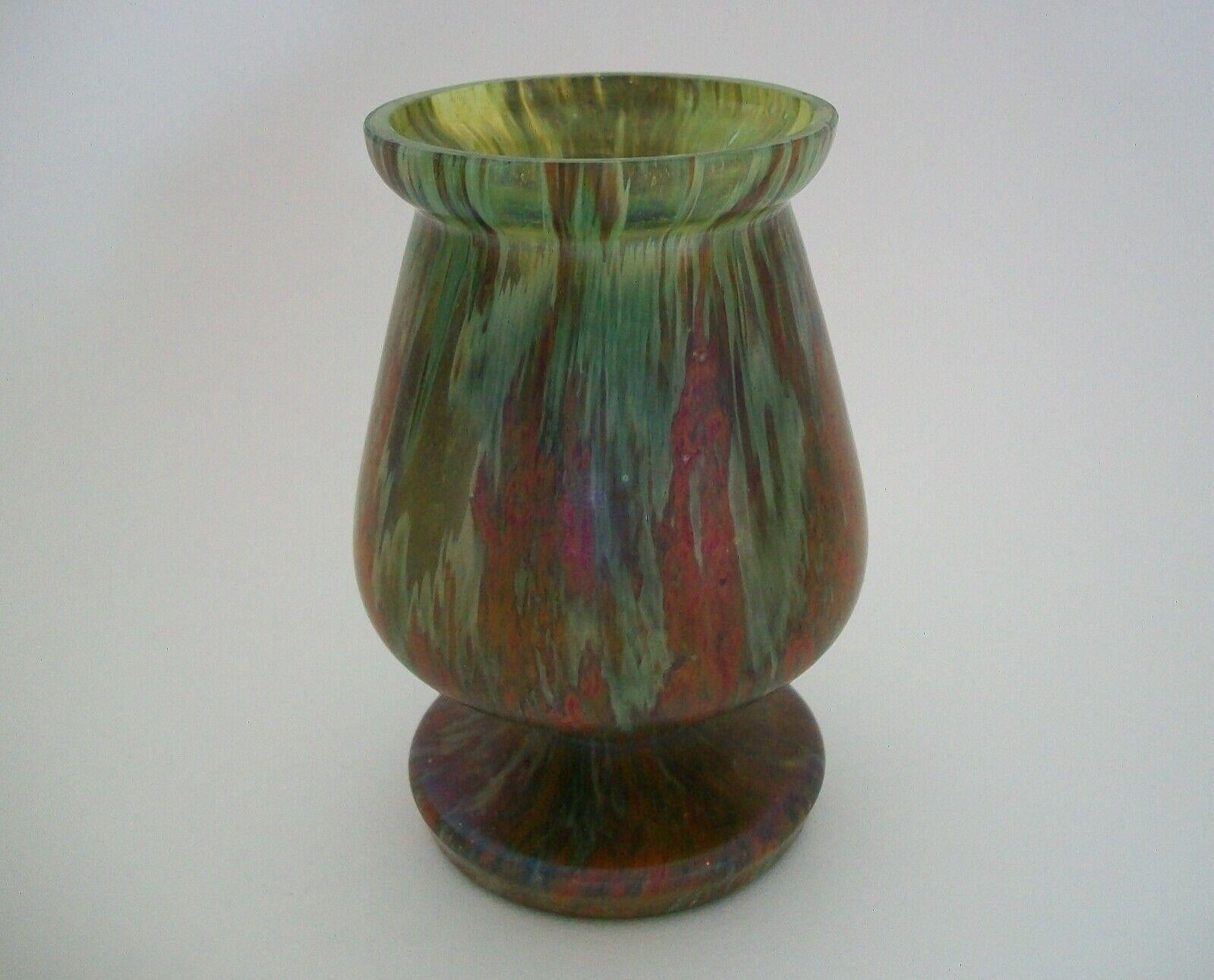 Kralik, Art Nouveau Moss Agate Satin Glass Vase, Czech Republic, 20th Century In Good Condition For Sale In Chatham, ON