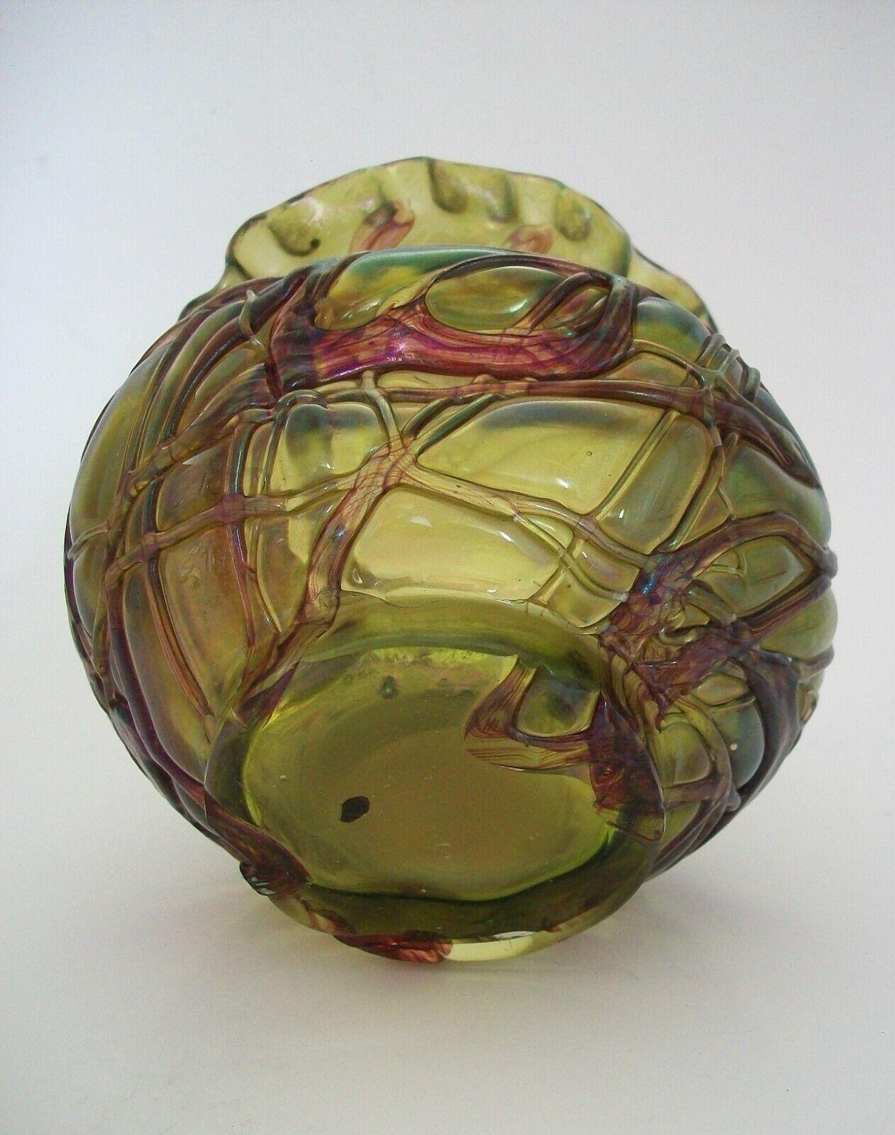 KRALIK - Vaso in vetro iridescente Art Nouveau 'filettato', Repubblica Ceca, 1900 ca. in vendita 3