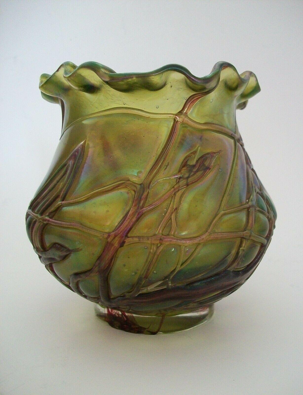 Hand-Crafted KRALIK - Art Nouveau 'Threaded' Iridescent Glass Vase, Czech Republic, C.1900 For Sale