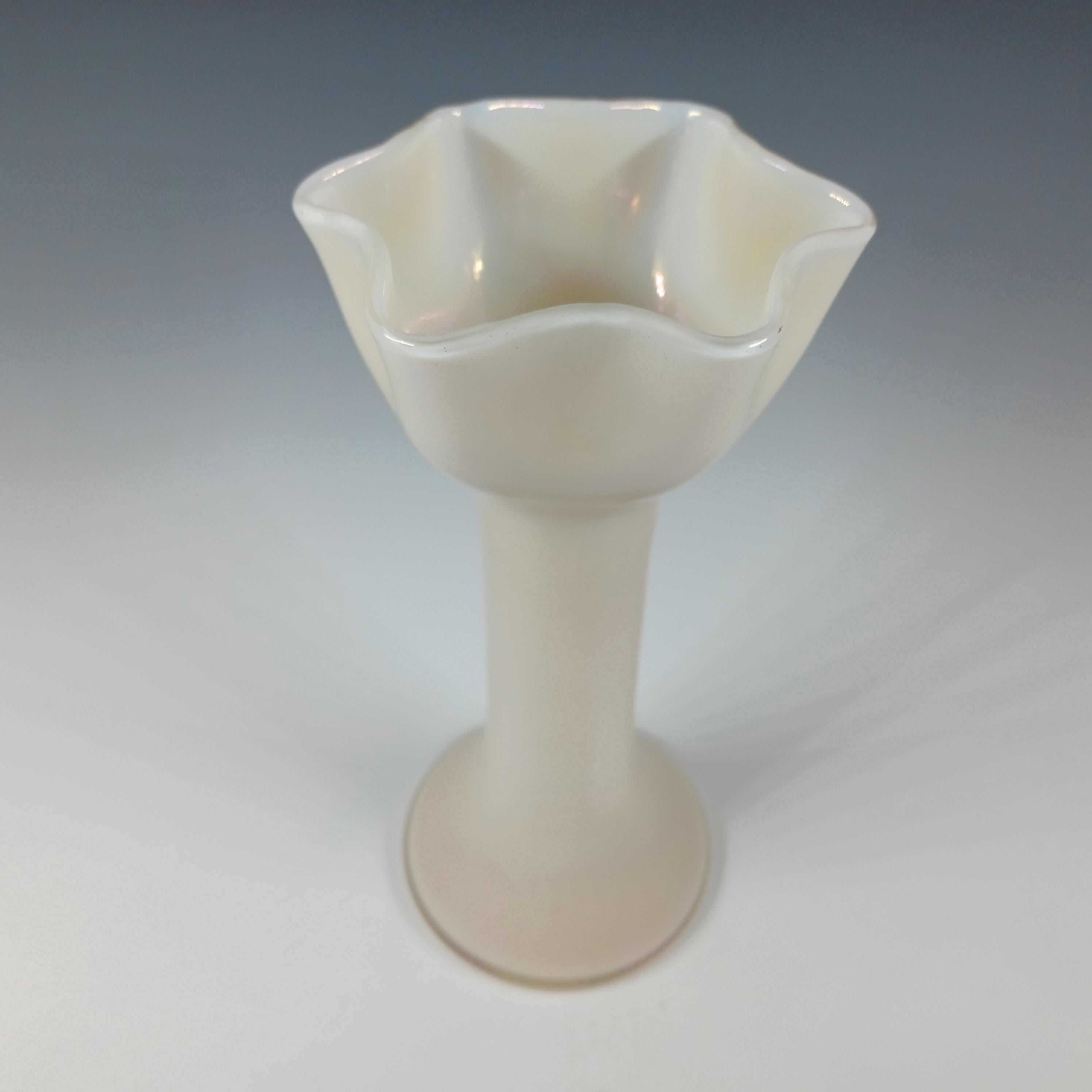 Jarrón de cristal de nácar iridiscente Kralik Art Nouveau Vintage Checo en venta