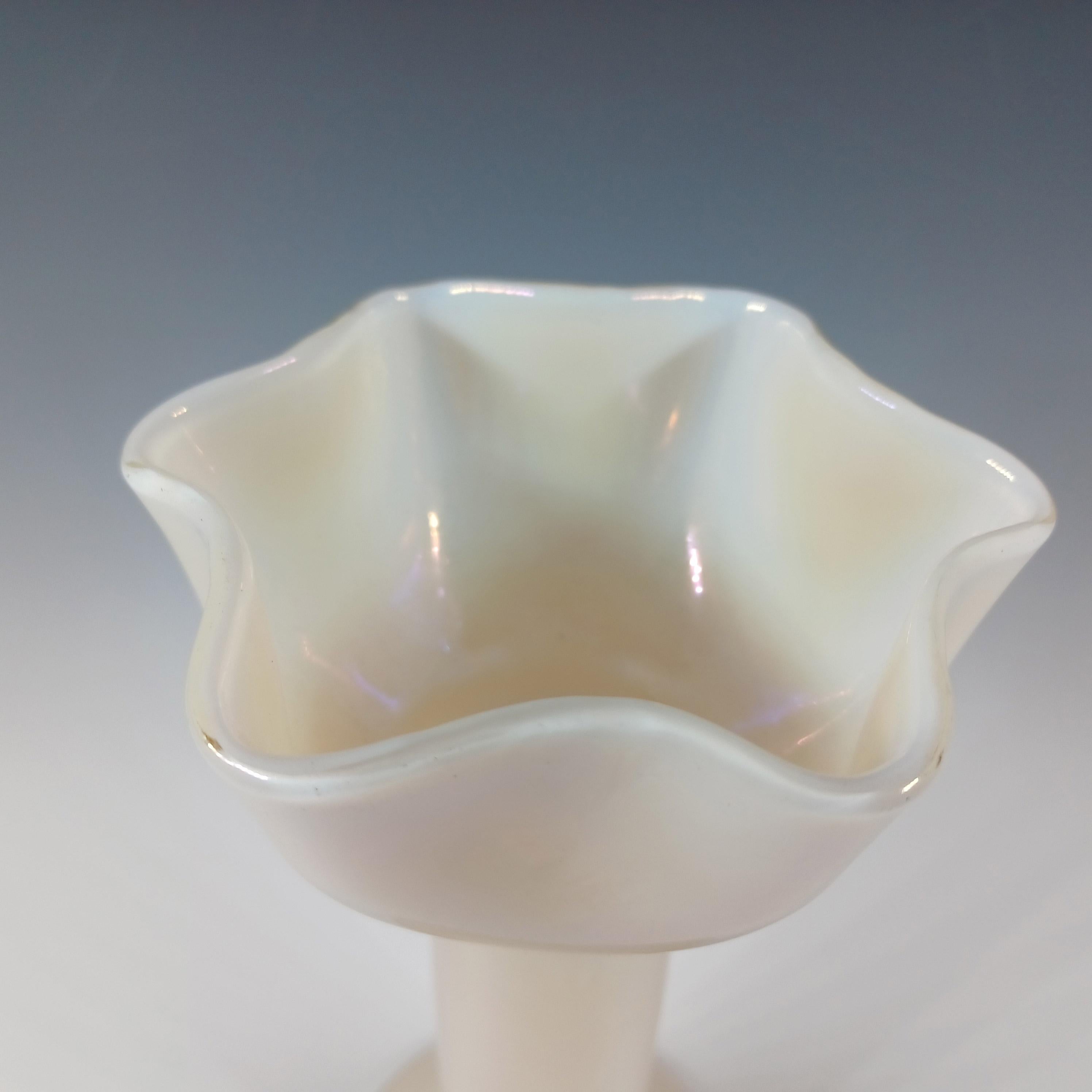 Jarrón de cristal de nácar iridiscente Kralik Art Nouveau Vintage en Bueno estado para la venta en Bolton, GB