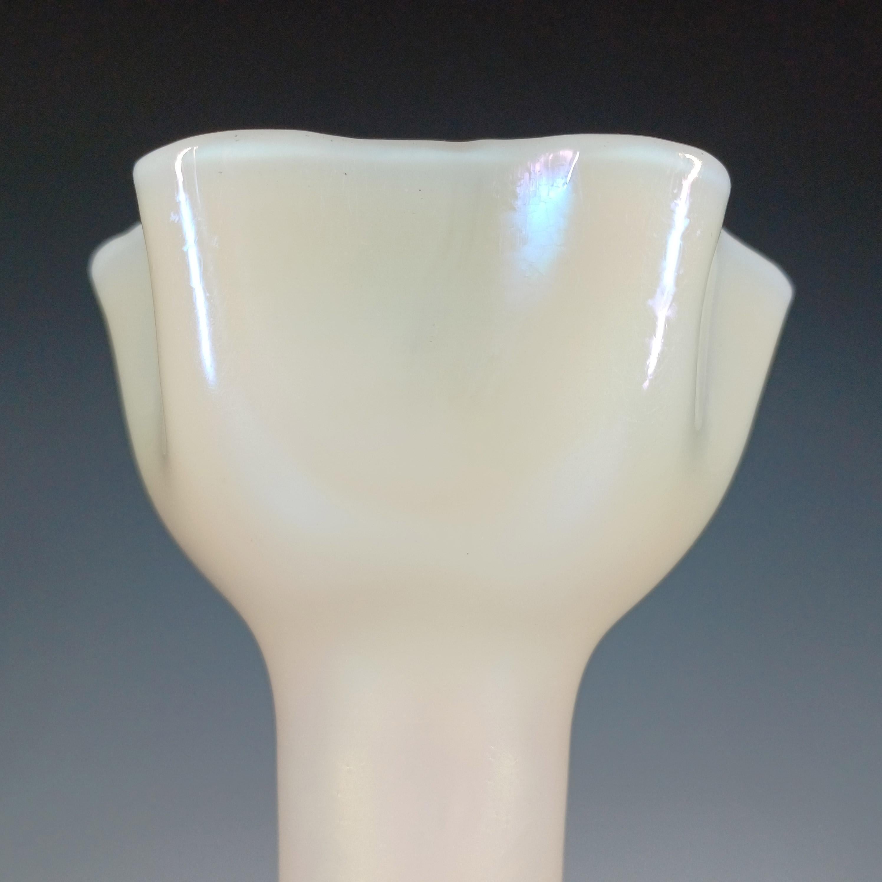 Jarrón de cristal de nácar iridiscente Kralik Art Nouveau Vintage Fines del siglo XIX en venta