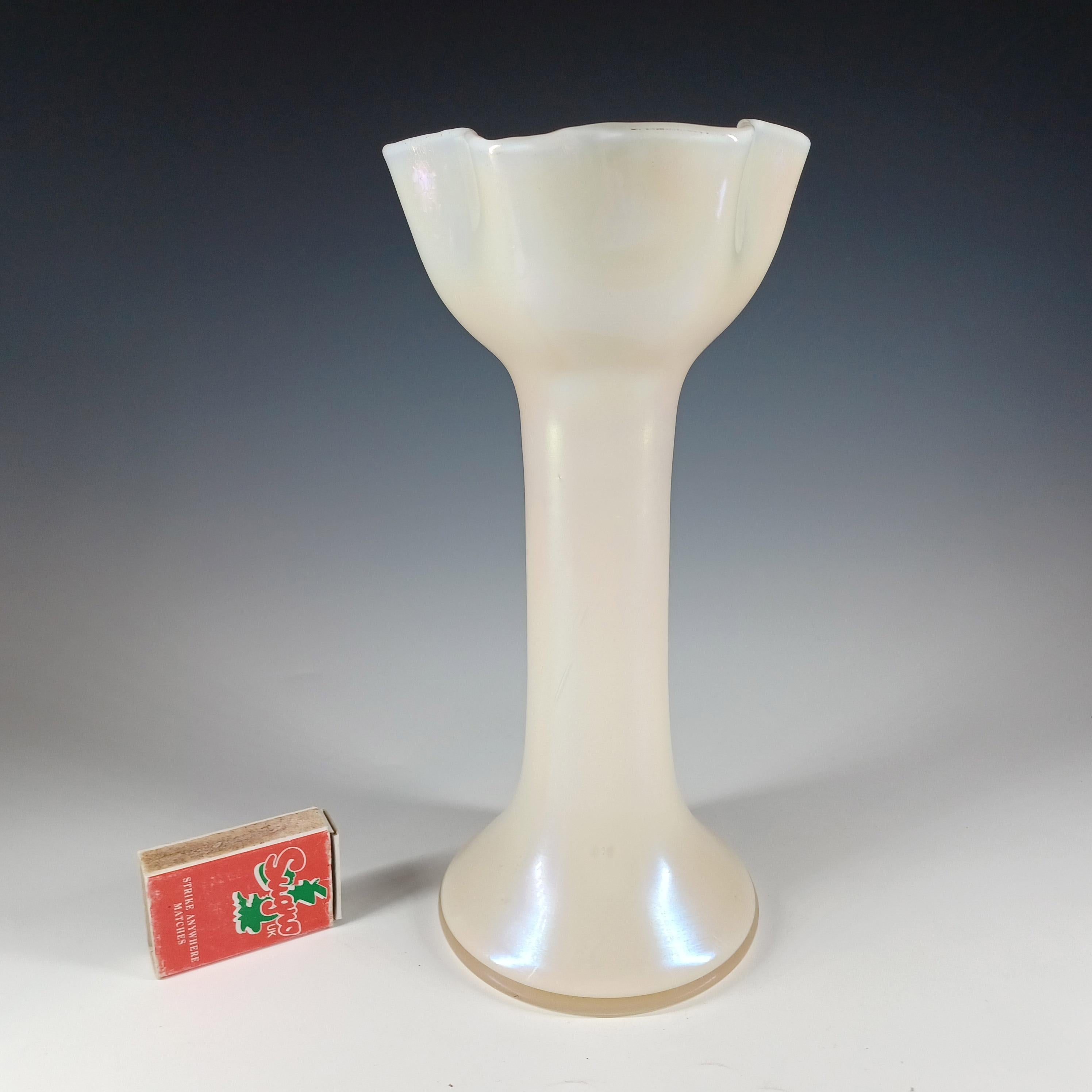 Jarrón de cristal de nácar iridiscente Kralik Art Nouveau Vintage en venta 1