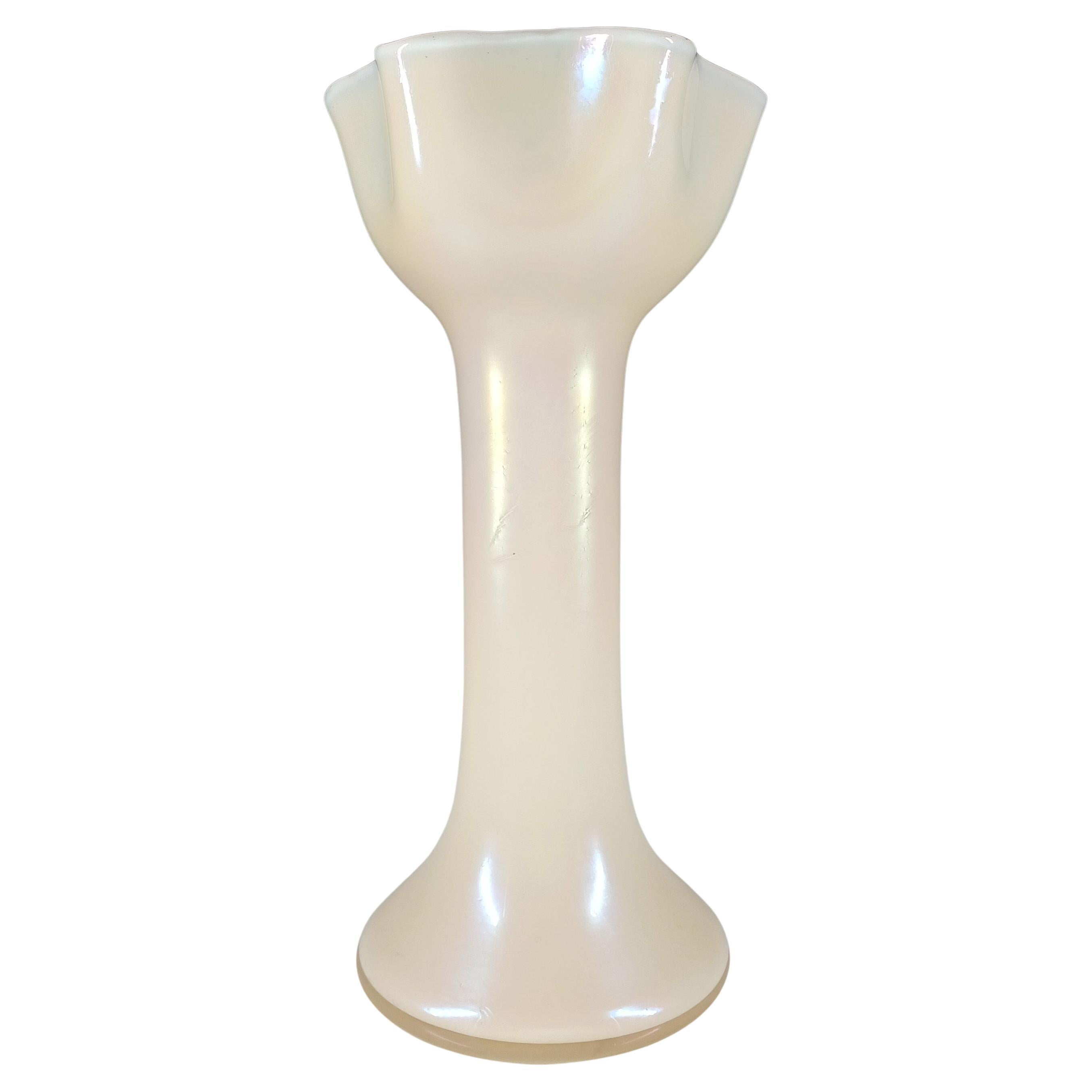 Vaso in vetro madreperlato cangiante vintage Kralik Art of Vintage