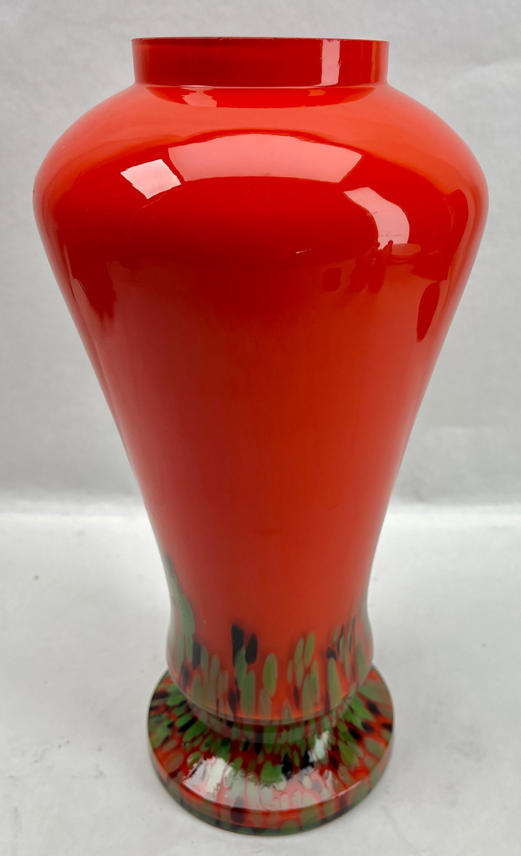Kralik Baluster-Vase mit Feuerdekor, mehrfarbiges Spatterglas „End-of-day“ (20. Jahrhundert) im Angebot