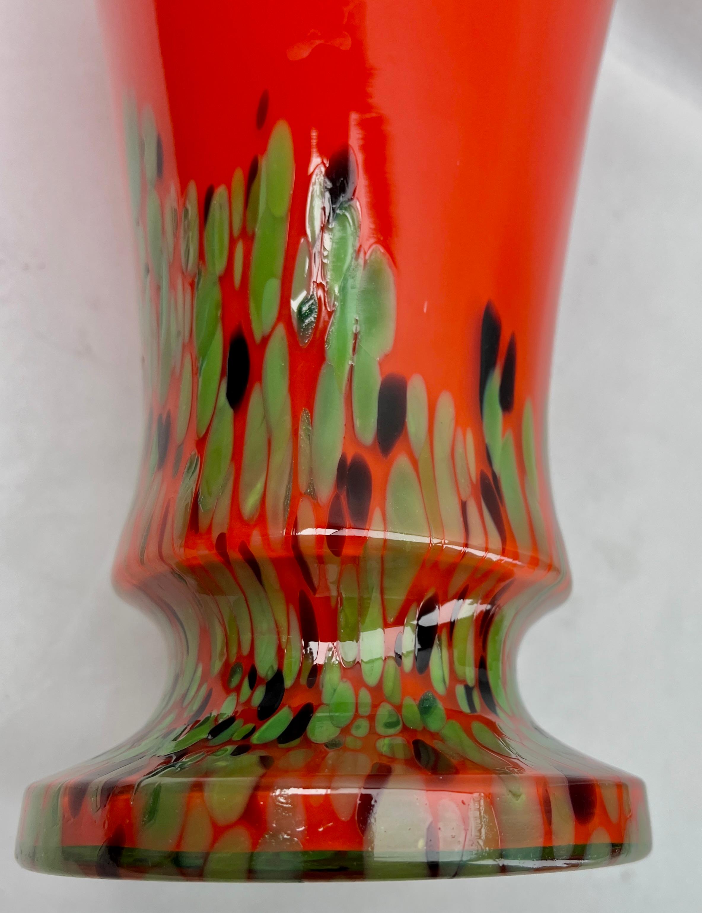 Kralik Baluster-Vase mit Feuerdekor, mehrfarbiges Spatterglas „End-of-day“ (Glaskunst) im Angebot