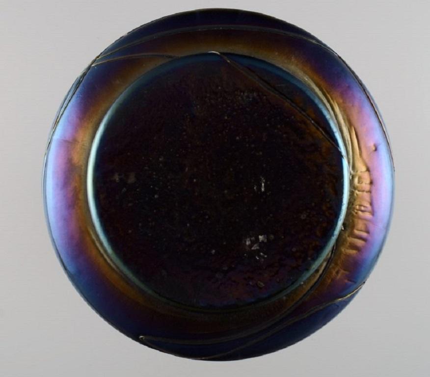 Kralik, Bohemia, Vase Art Nouveau à col étroit en verre d'art irisé en vente 1