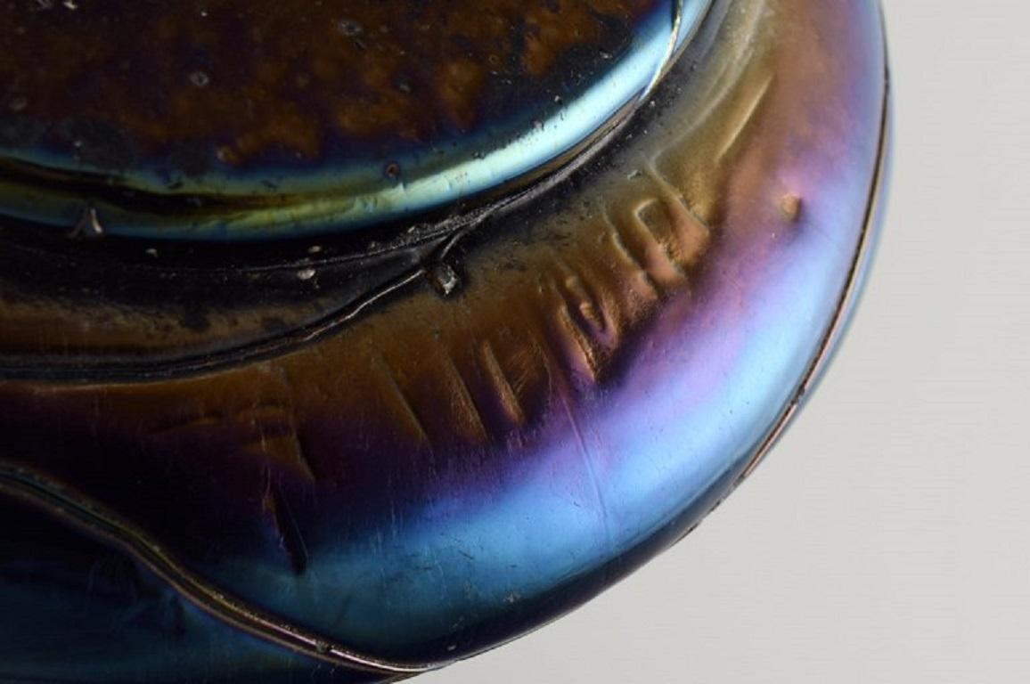 Kralik, Bohemia, Vase Art Nouveau à col étroit en verre d'art irisé en vente 2