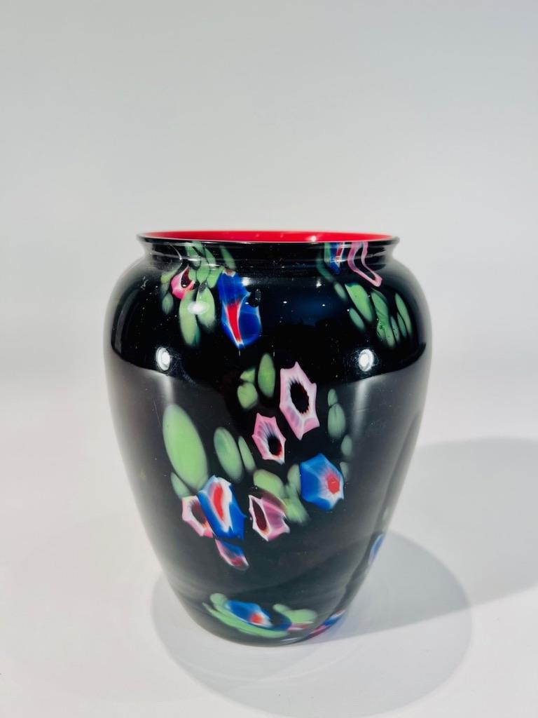 Incroyable vase en verre bohème multicolore Art Nouveau CIRCA circa 1900.