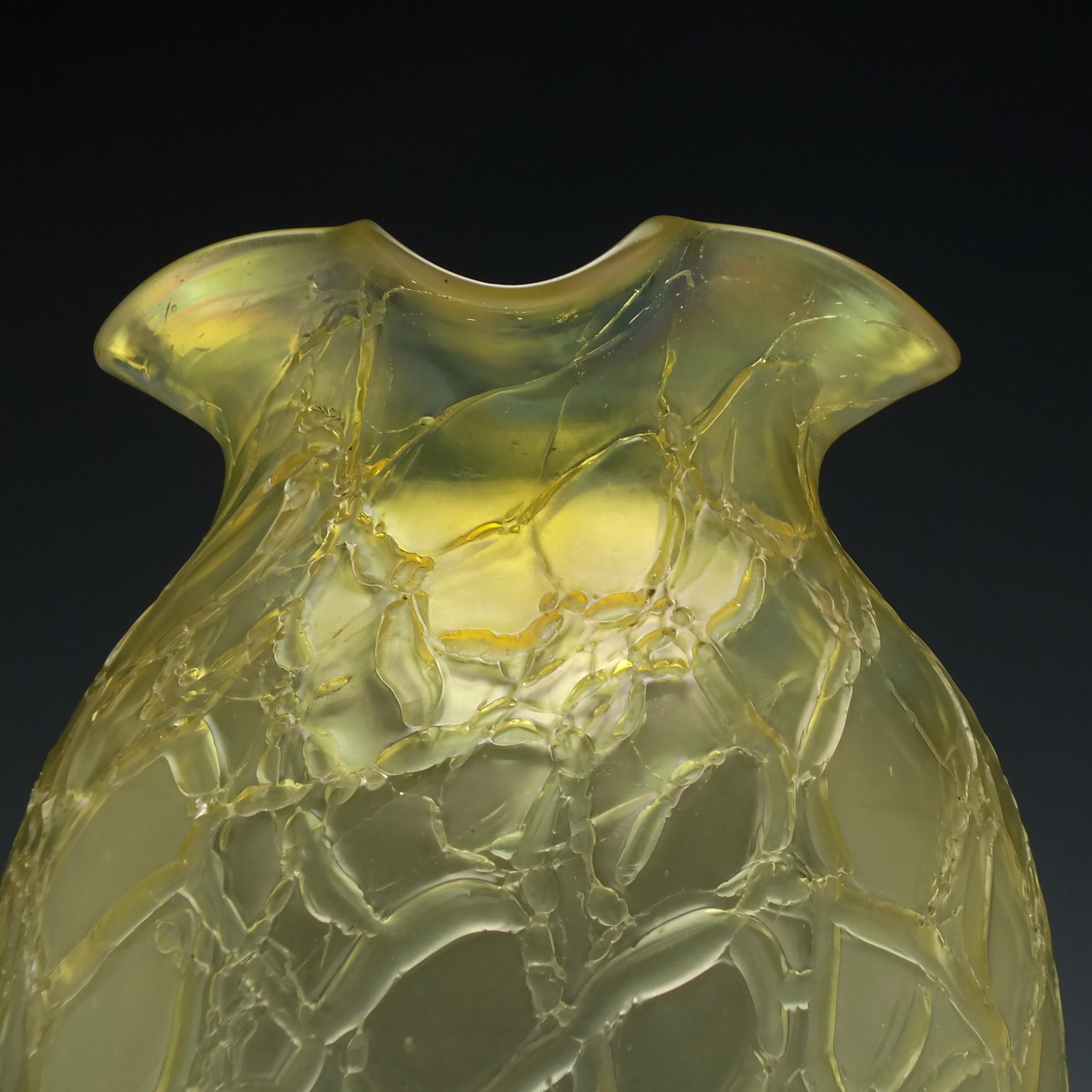 Art Nouveau Kralik Citron Crackle Glass Vase, circa 1900