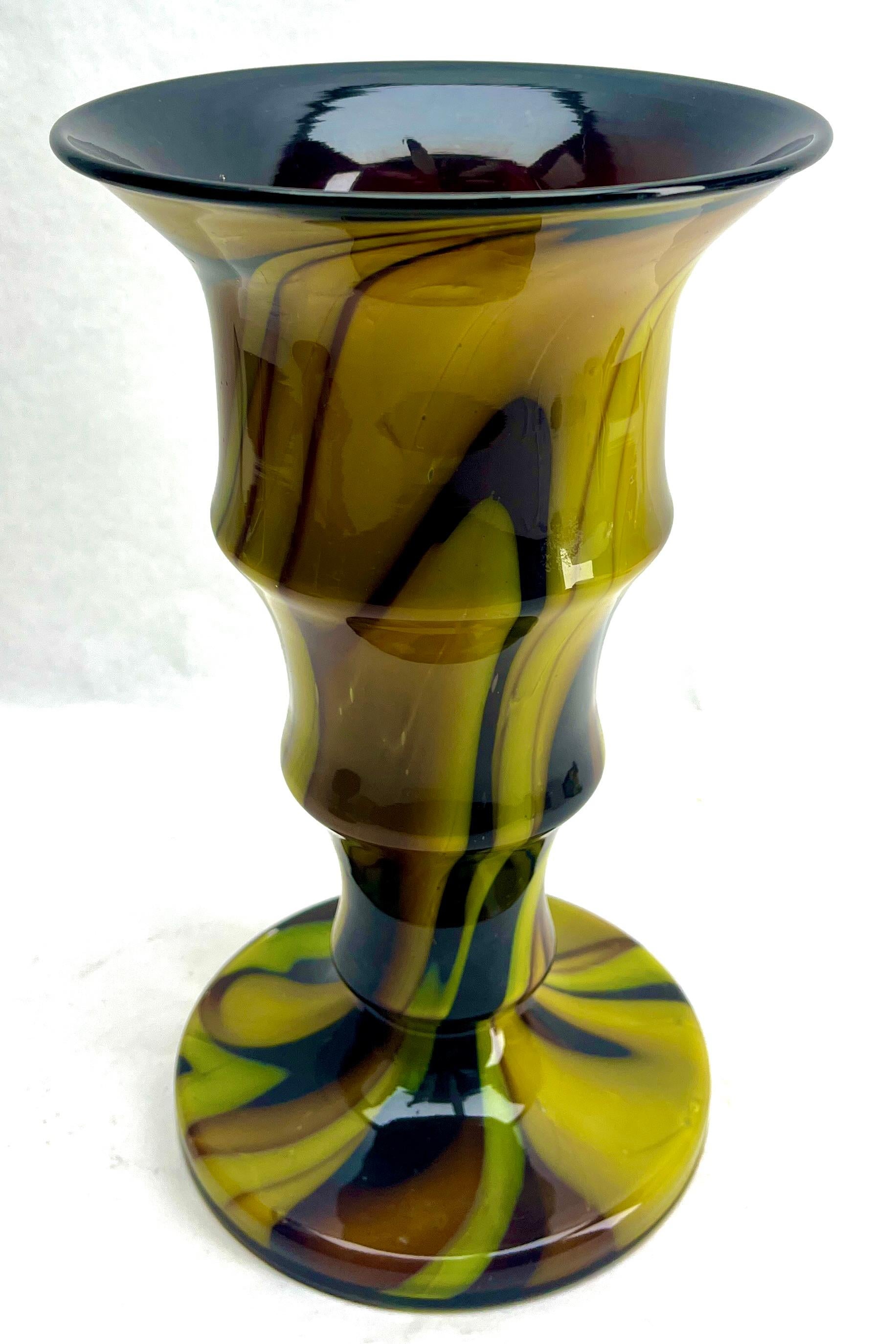 Kralik Ernst Steinwald &Co Vase-Trumpet Vase Laminated Glass Czechoslovakia For Sale 5