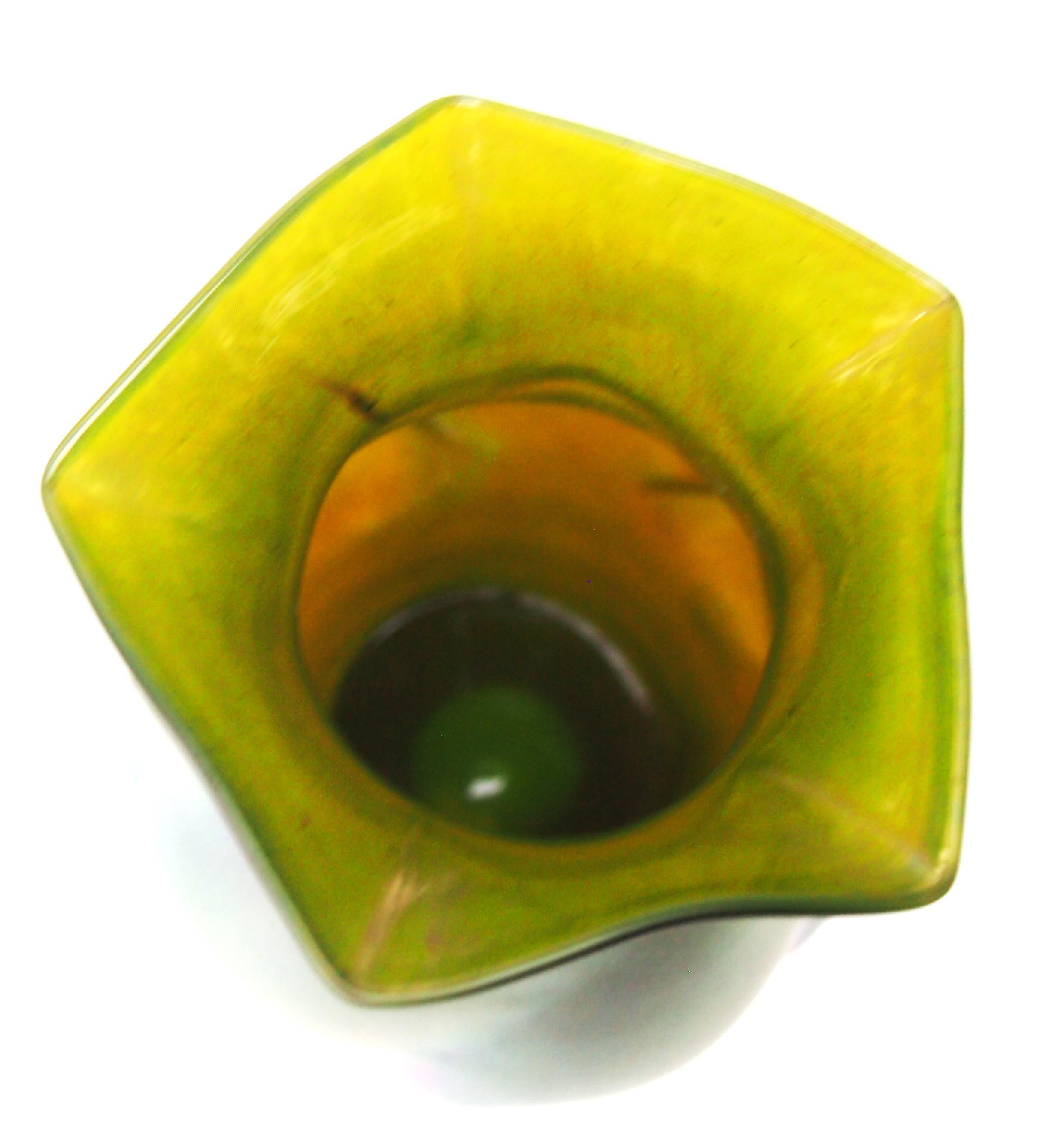 Gran jarrón de cristal verde iridiscente Kralik Glatt Silberiris c1899 Fines del siglo XIX en venta