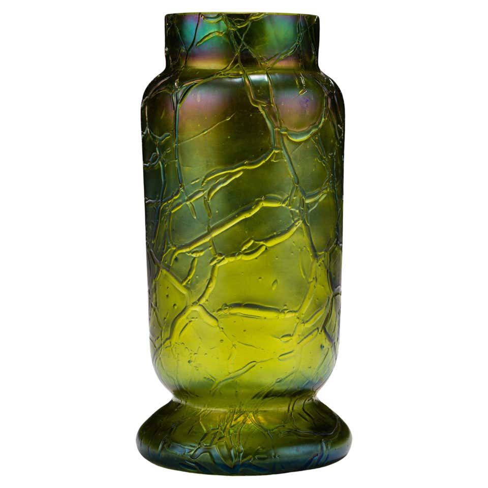 Kralik Art Nouveau 1900 S Iridescent Veined Glass Vase For Sale At 1stdibs