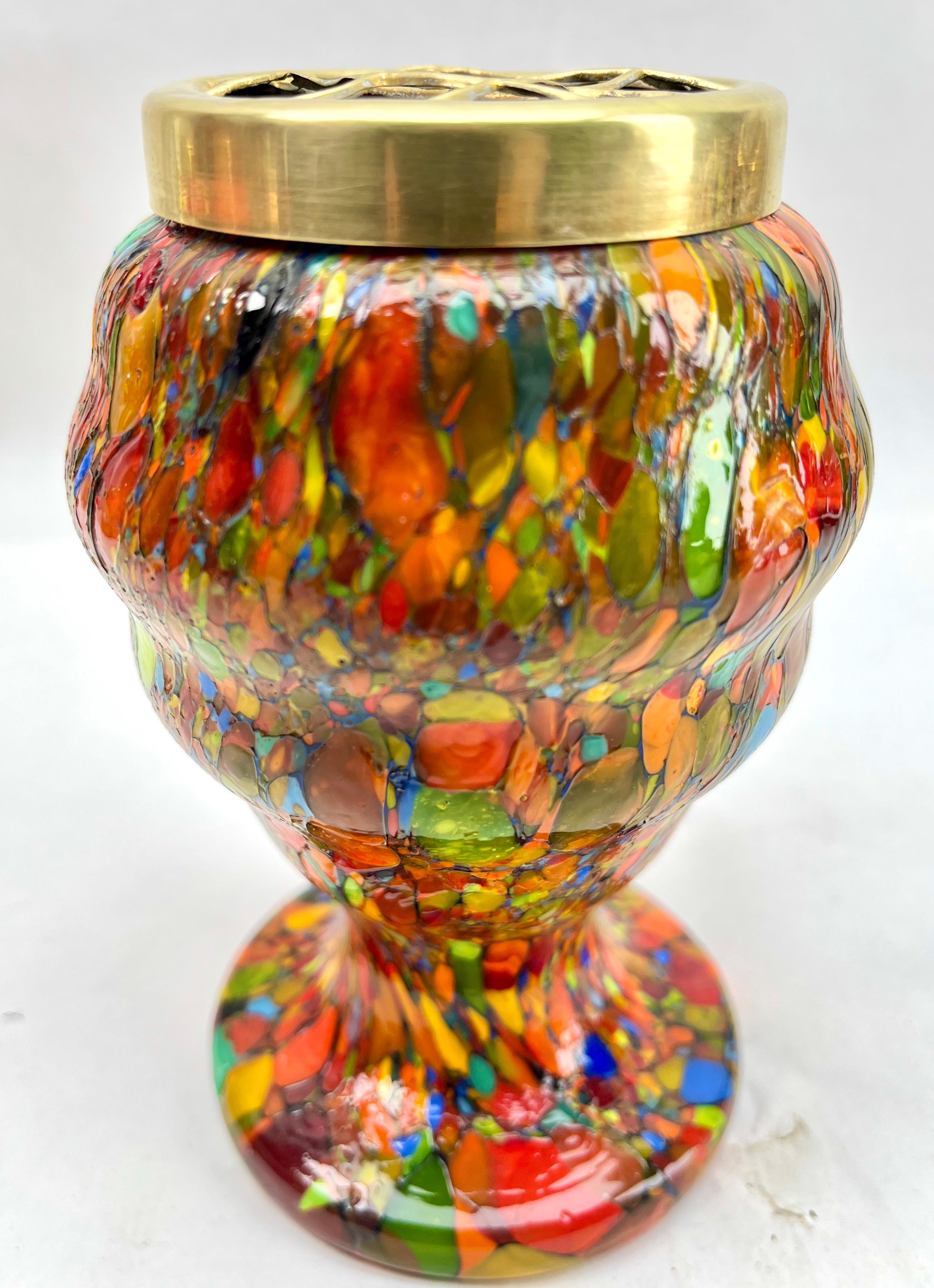 Kralik „Pique Fleurs“  Vase, in mehrfarbigem Dekor mit Grille, Ende der 1930er Jahre (Belgisch) im Angebot