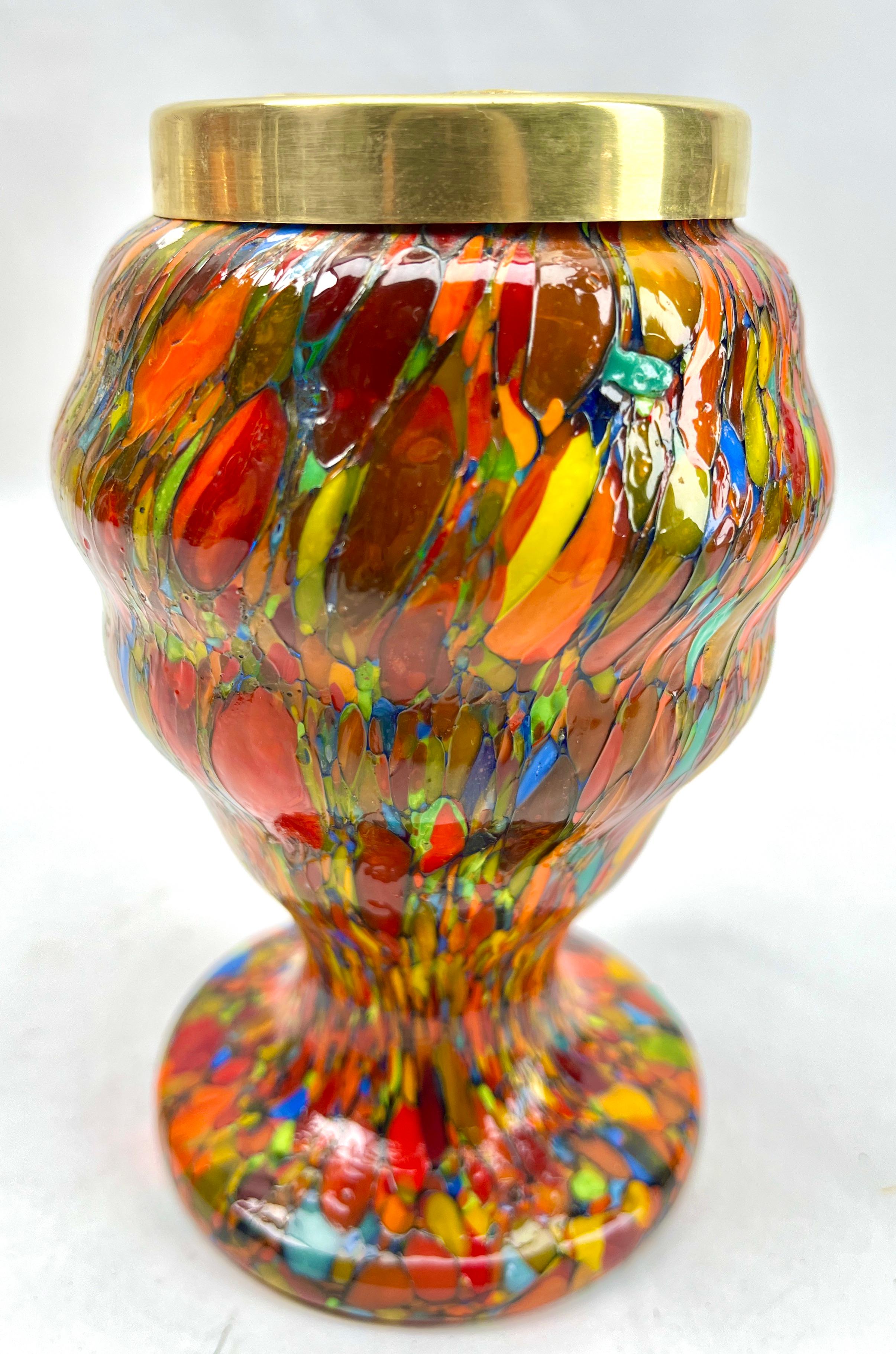 Kralik „Pique Fleurs“  Vase, in mehrfarbigem Dekor mit Grille, Ende der 1930er Jahre (Handgefertigt) im Angebot